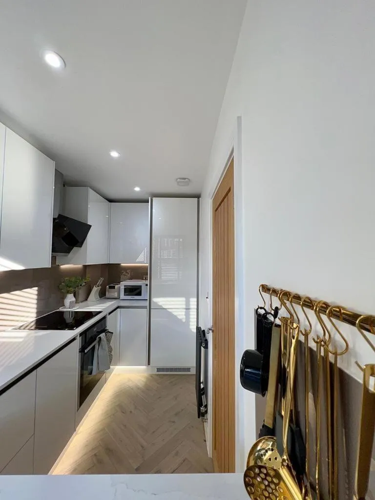 Kitchen or kitchenette in Charming 3-Bed House with 1 Parking space