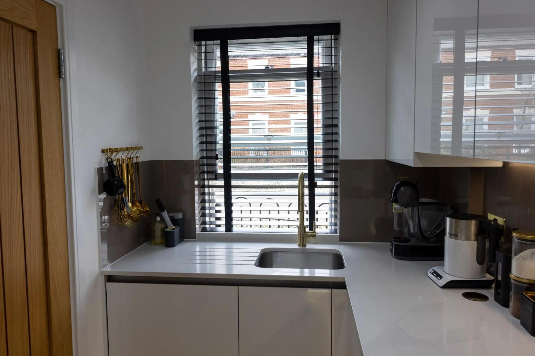 Kitchen or kitchenette in Charming 3-Bed House with 1 Parking space