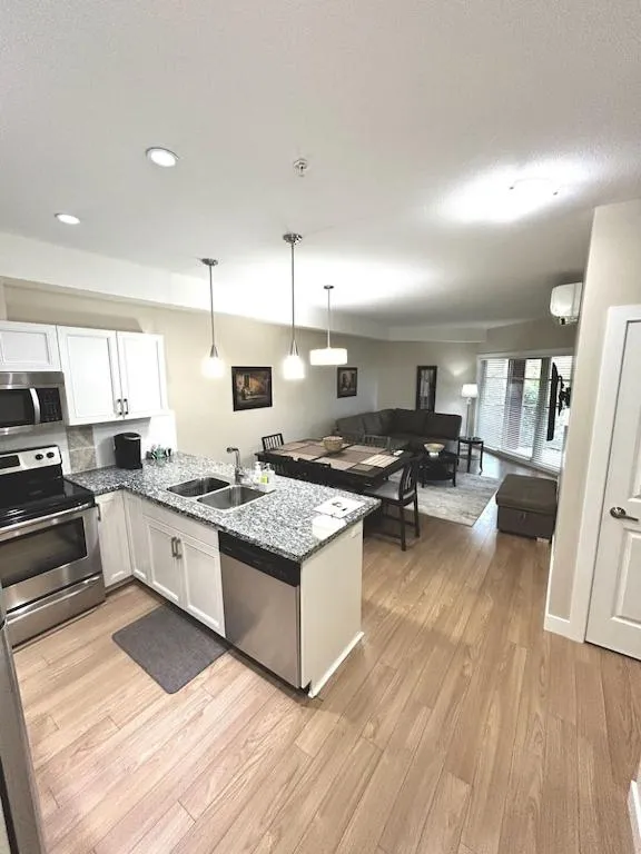 Stay In The Okanagan - Copper Sky, West Kelowna