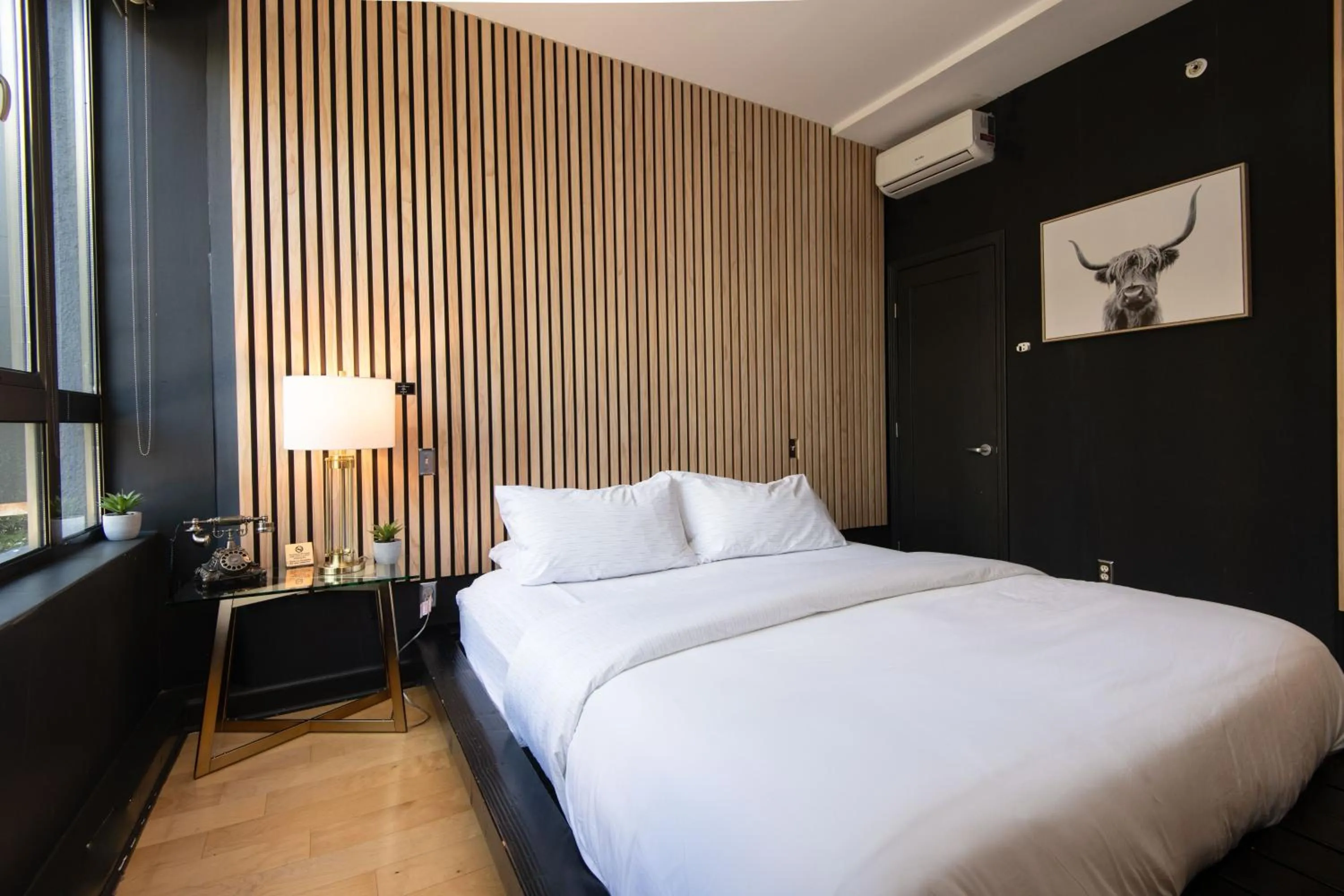 Bedroom, Bed in DTLA Boutique Hotel