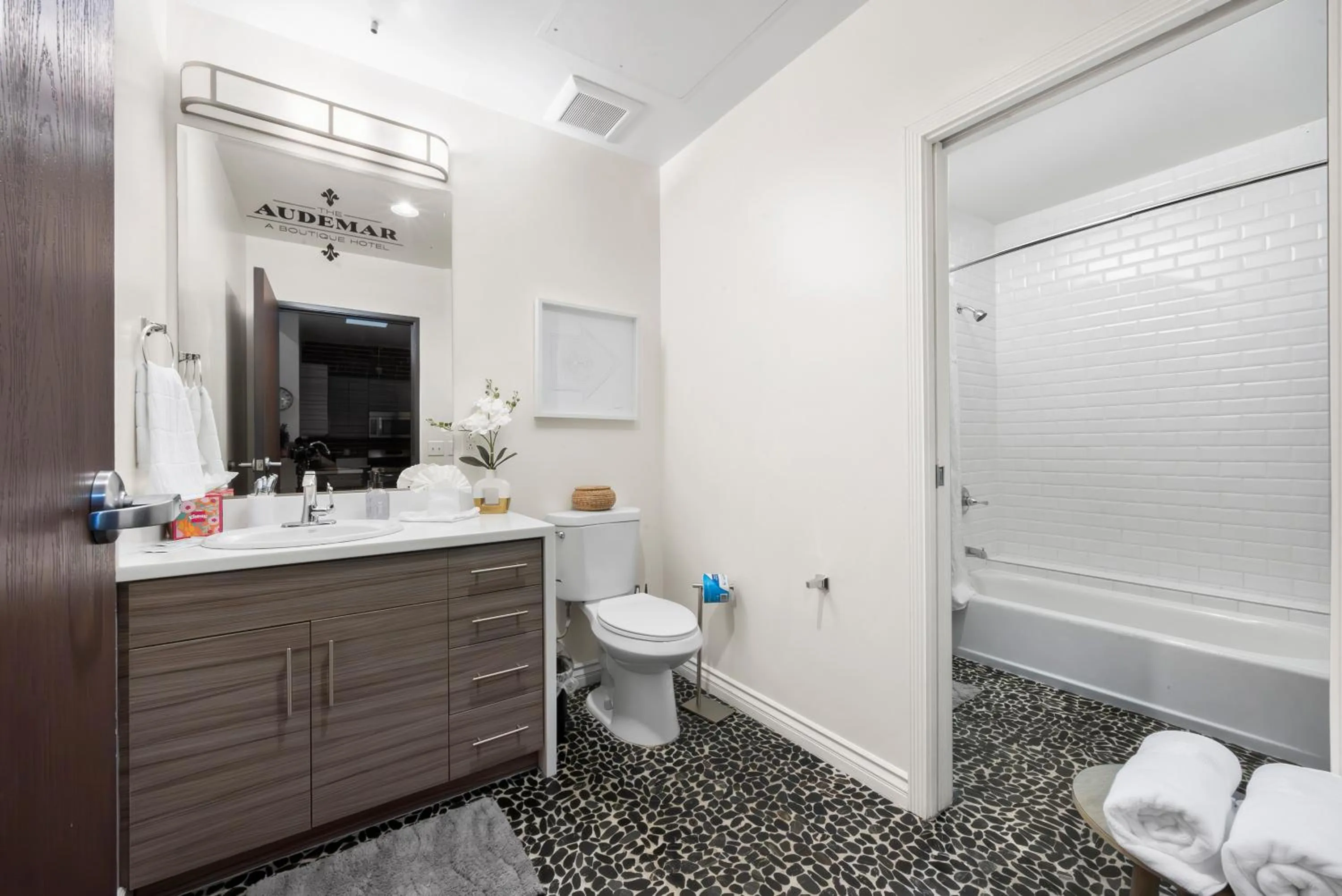 Shower in Audemar Boutique Hotel and Apartment Homes