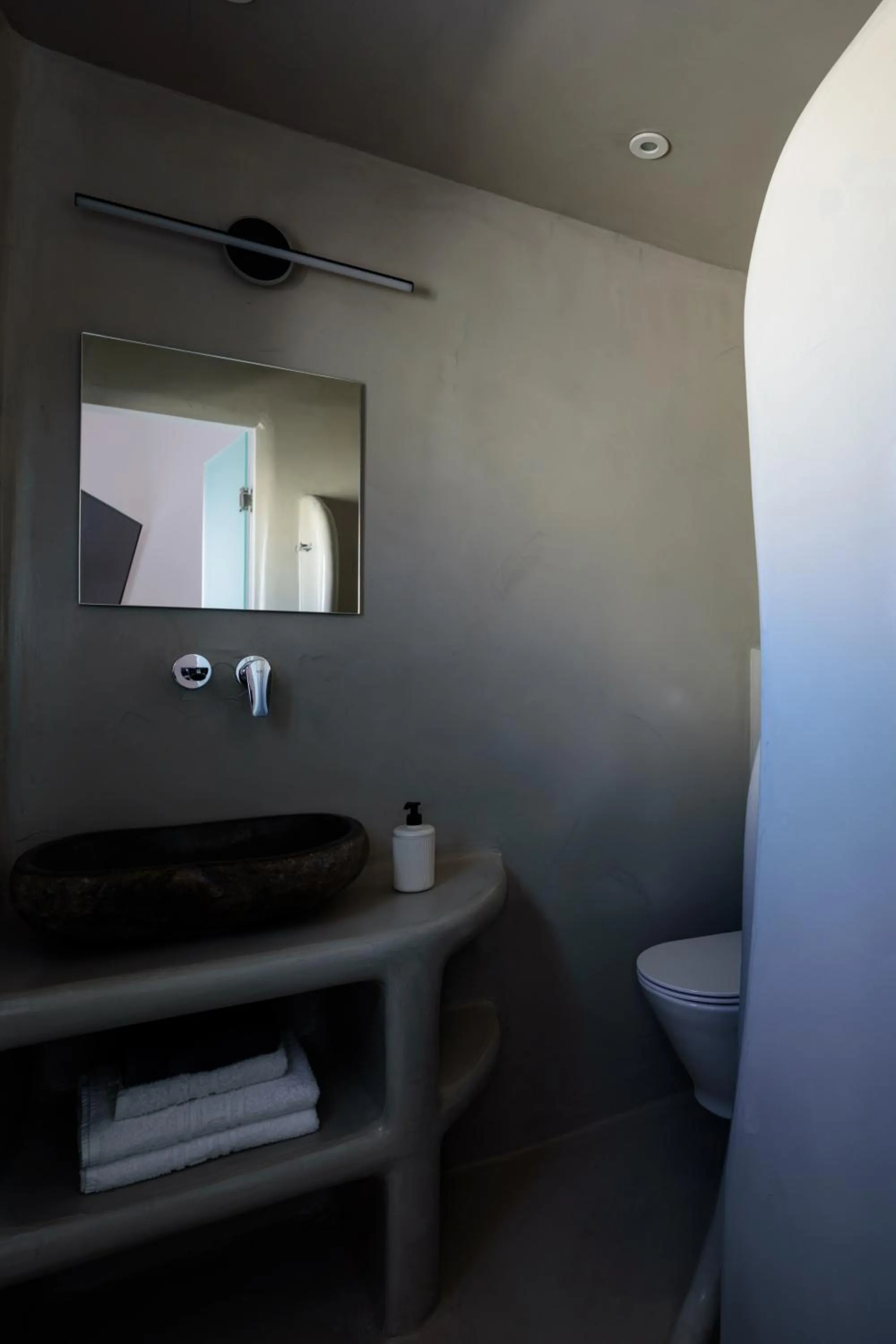 Shower in Tataki Family Hotel