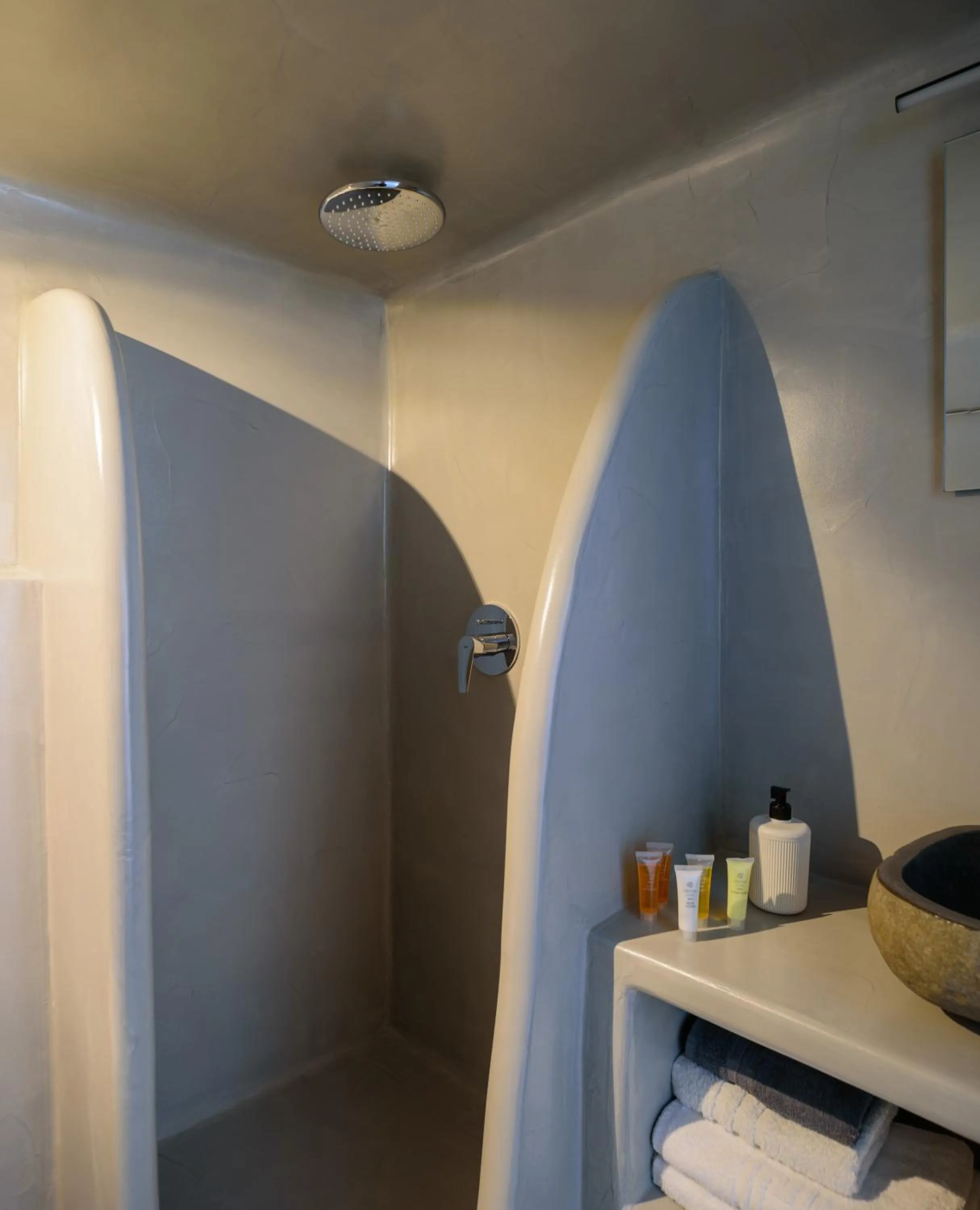 Shower in Tataki Family Hotel