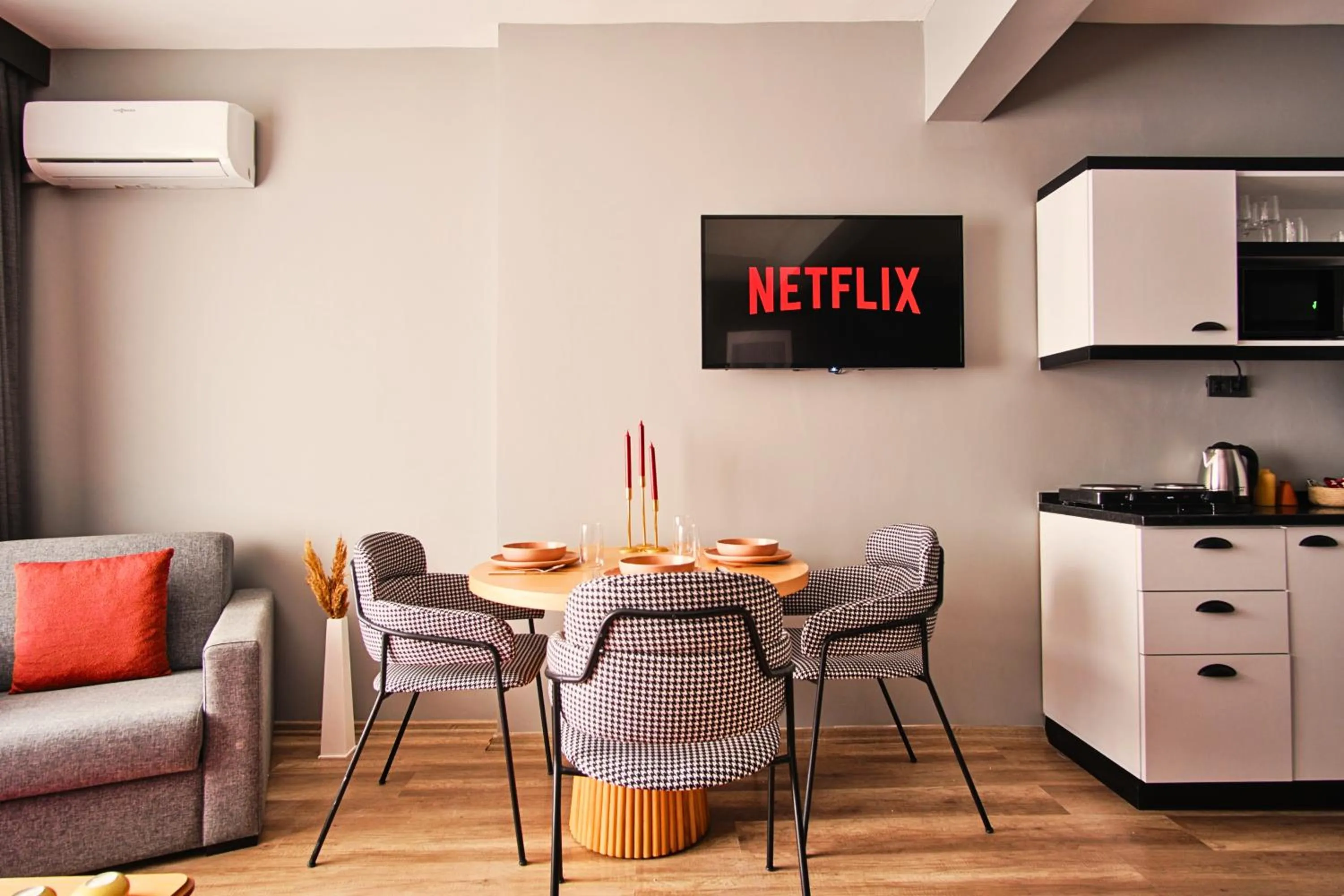 TV and multimedia in TAKS-INN Hotel