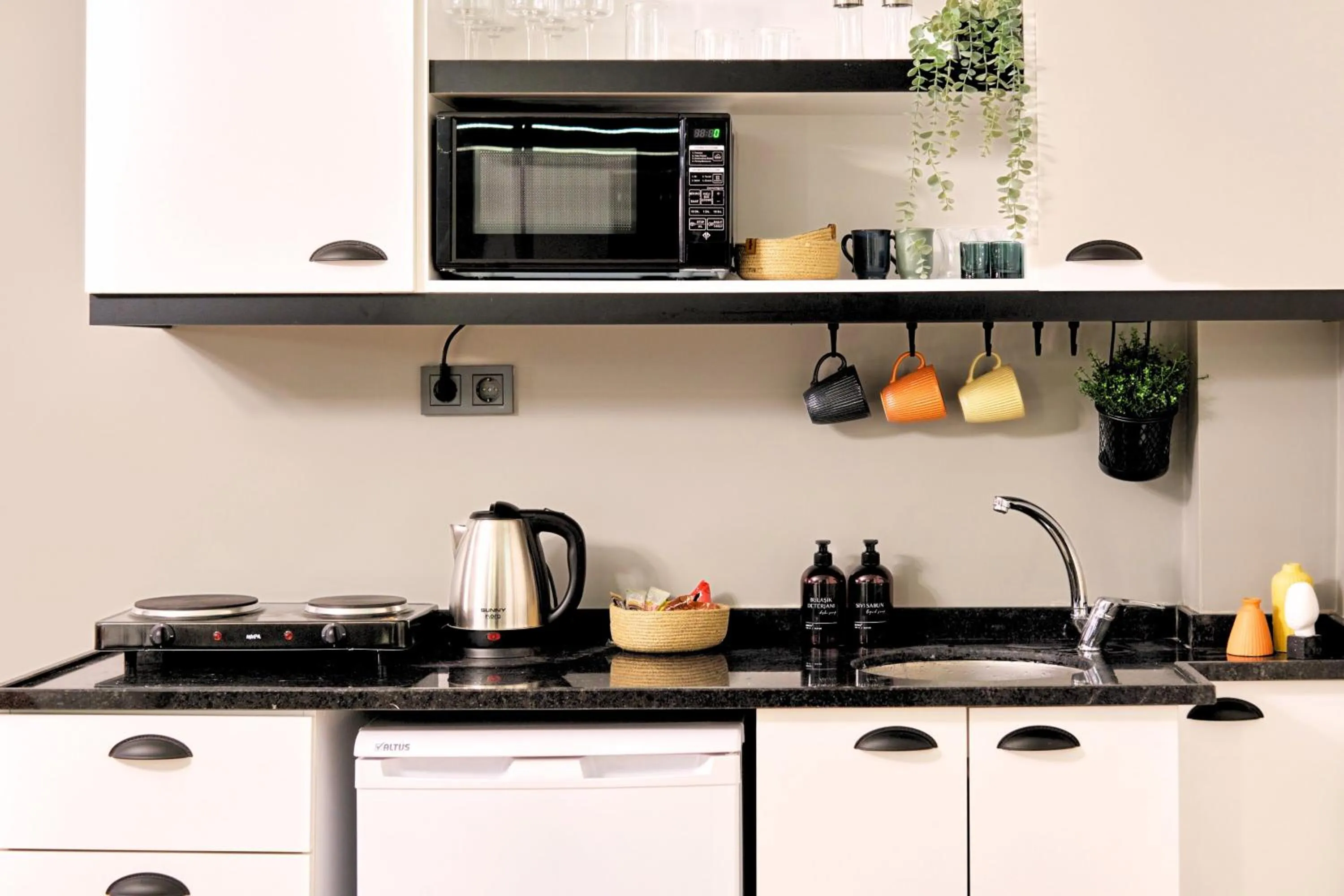 Coffee/tea facilities in TAKS-INN Hotel