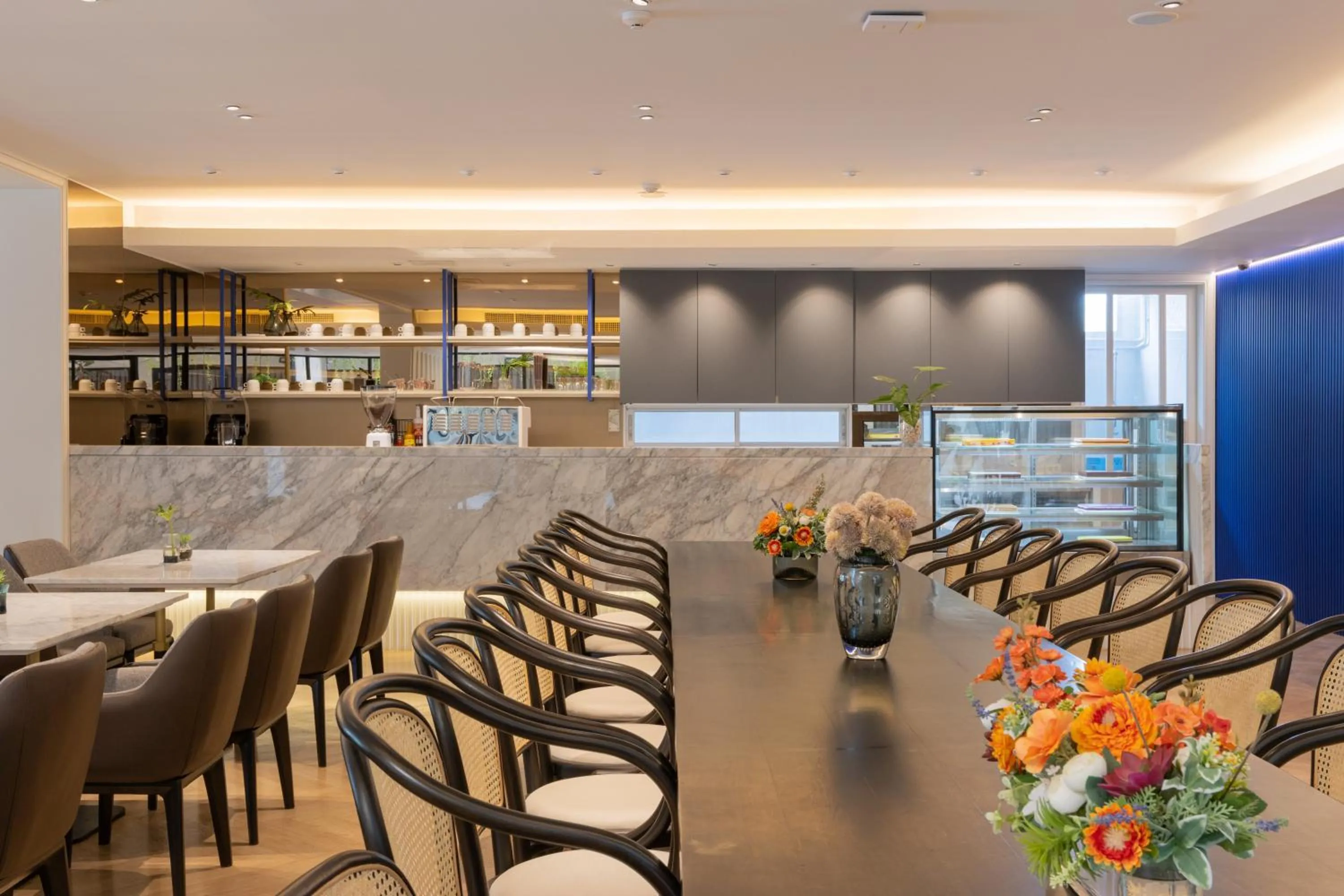 Restaurant/places to eat in Blue Hippo & Red Crocodile Hotel