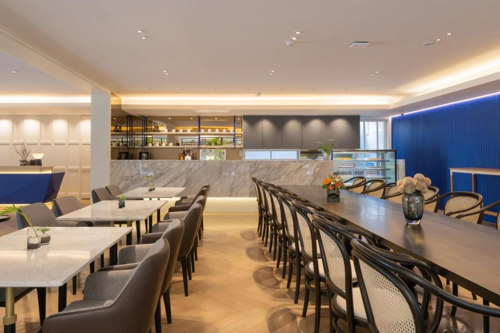 Restaurant/places to eat in Blue Hippo & Red Crocodile Hotel