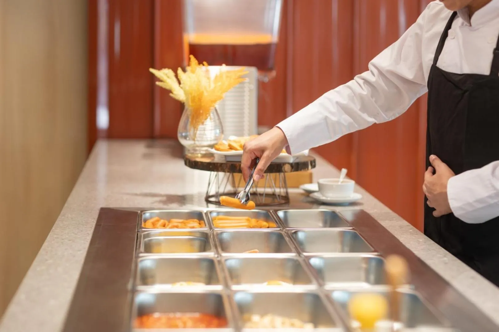 Restaurant/places to eat in Blue Hippo & Red Crocodile Hotel