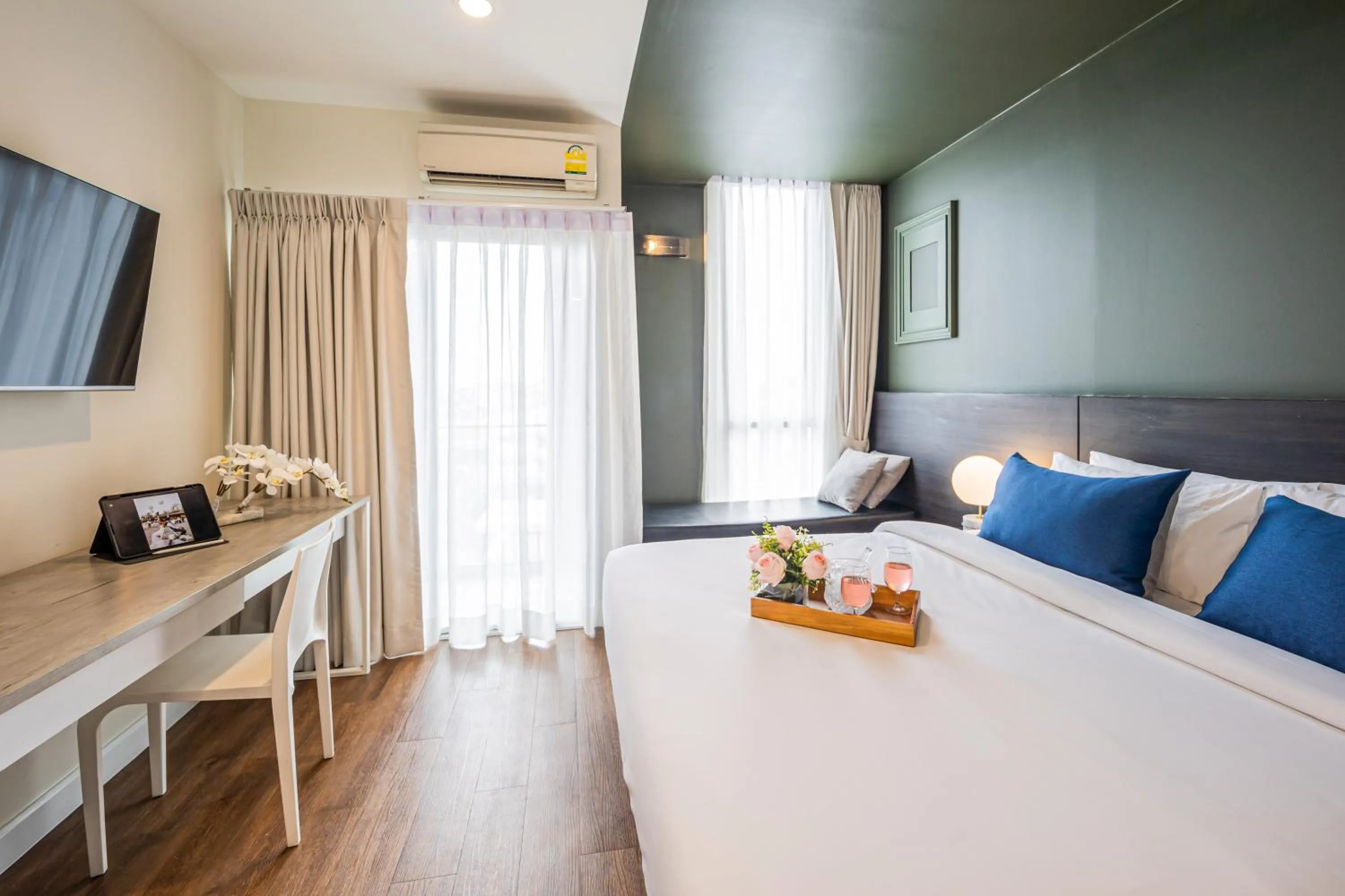 Bed in Blue Hippo & Red Crocodile Hotel