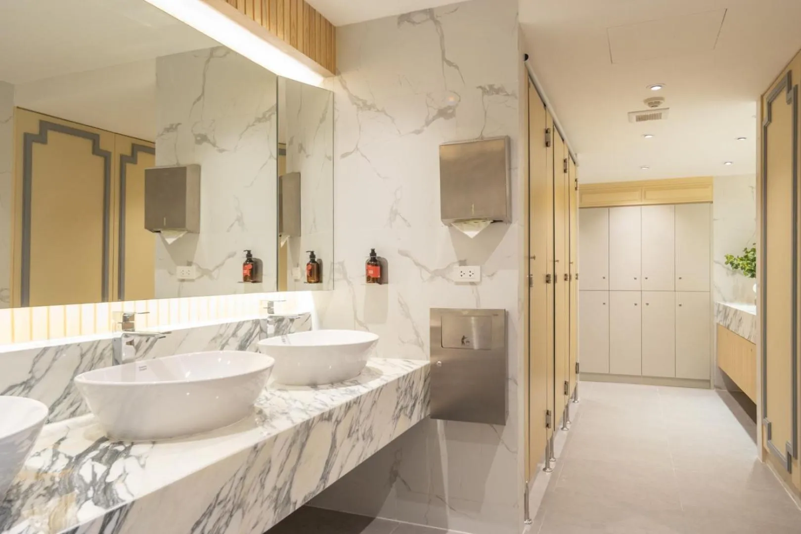 Toilet in Blue Hippo & Red Crocodile Hotel