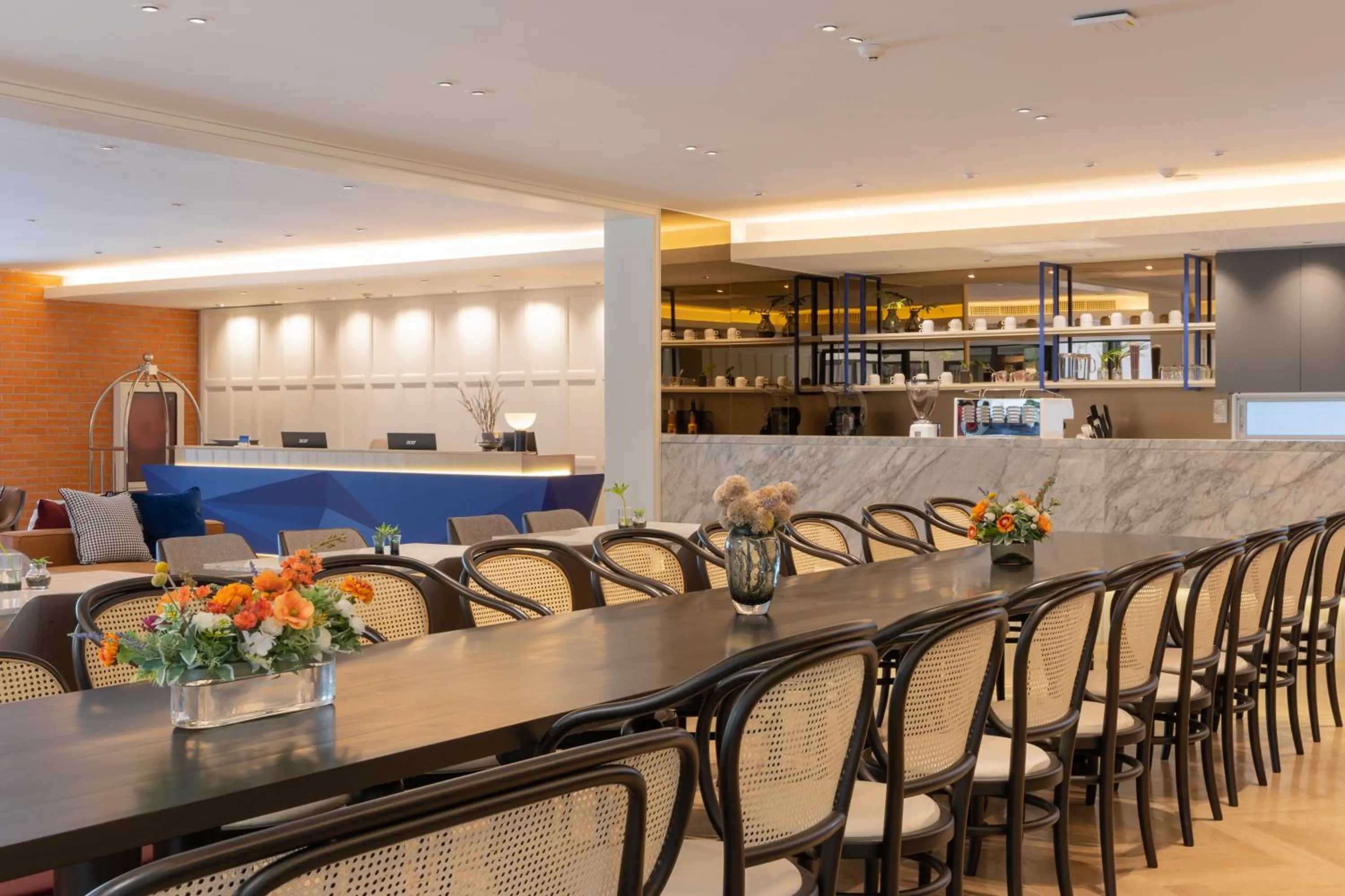 Restaurant/places to eat in Blue Hippo & Red Crocodile Hotel