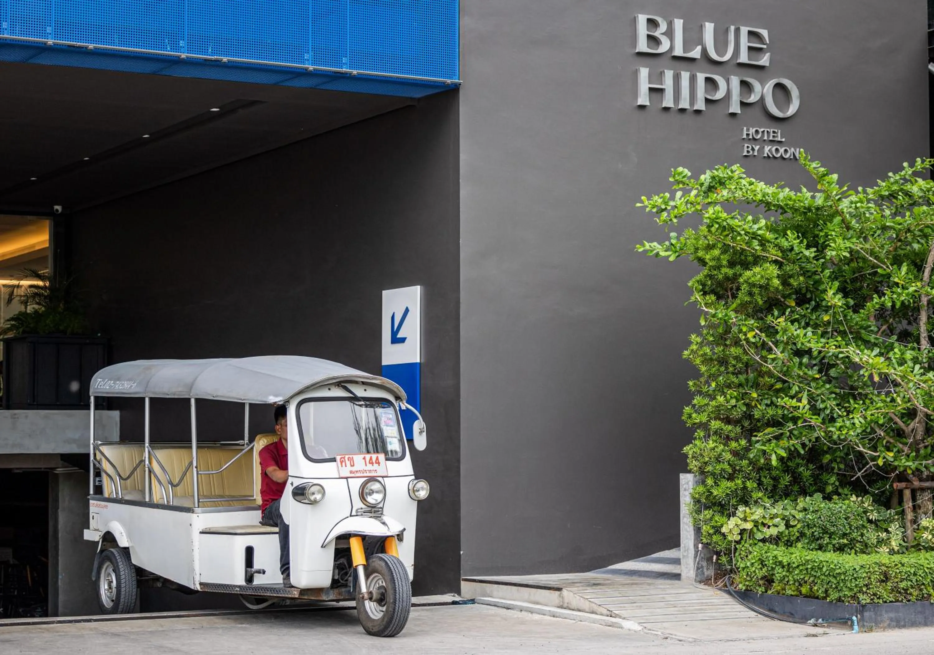 Parking in Blue Hippo & Red Crocodile Hotel