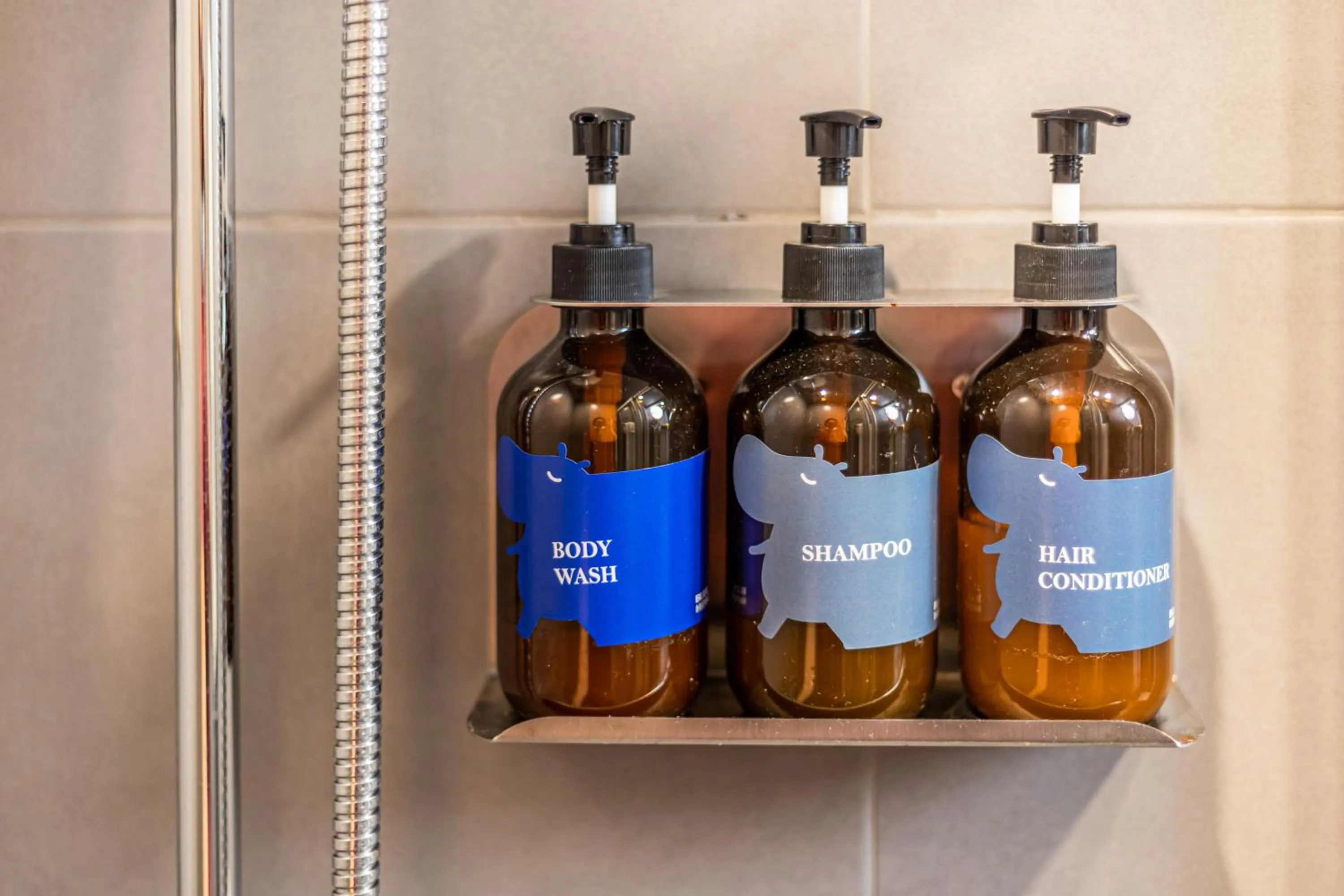 Bathroom in Blue Hippo & Red Crocodile Hotel