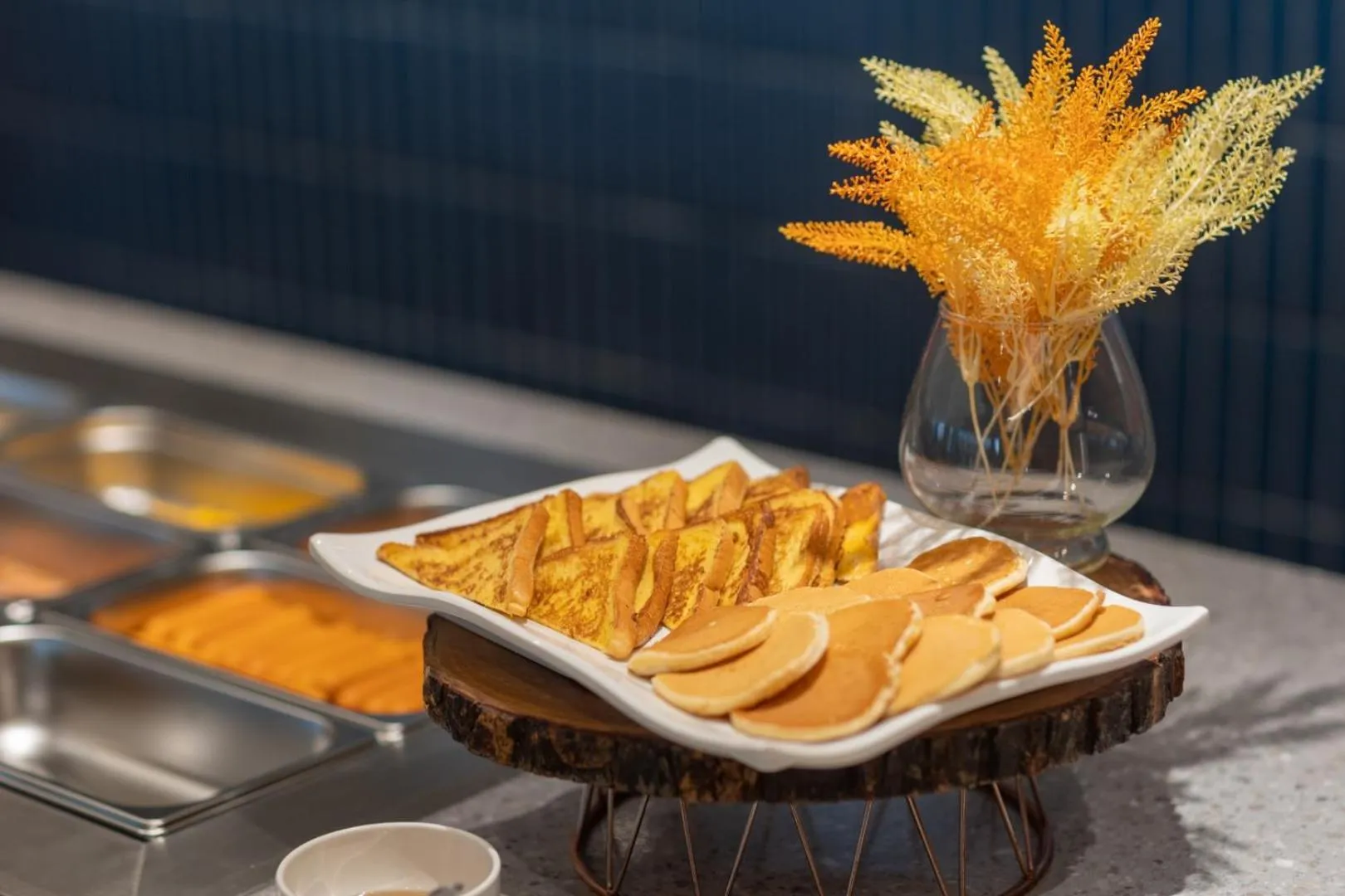 Restaurant/places to eat in Blue Hippo & Red Crocodile Hotel