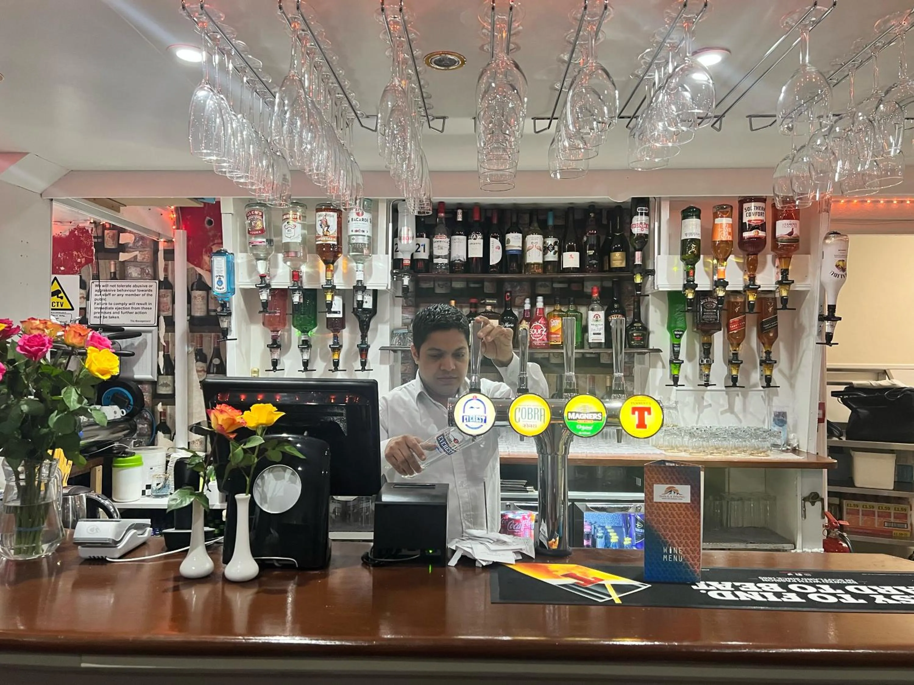 Restaurant/places to eat in Earl David Hotel