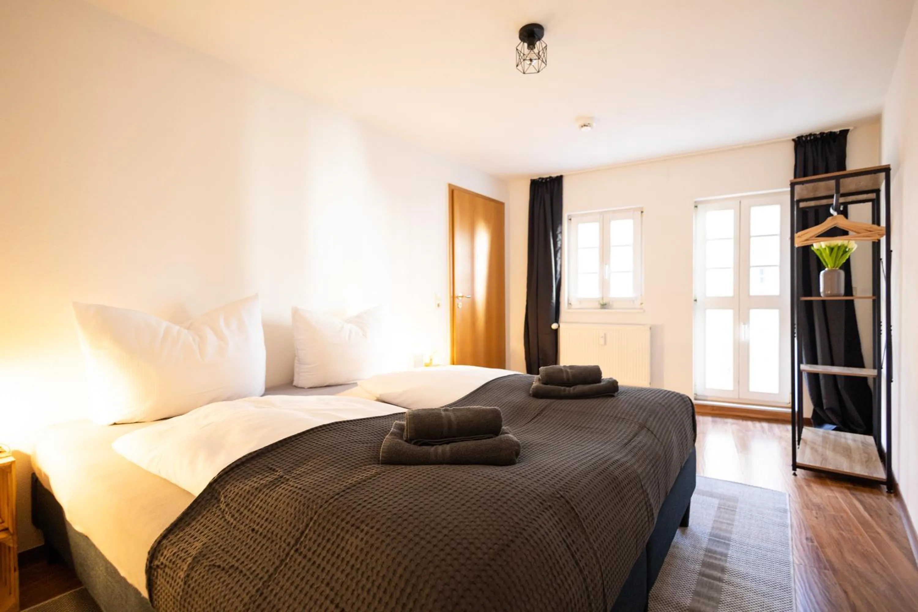 Bed in Apartments an der Oper - Innenstadt - Zentral - Küche - Wifi - Powered by Ko-Living