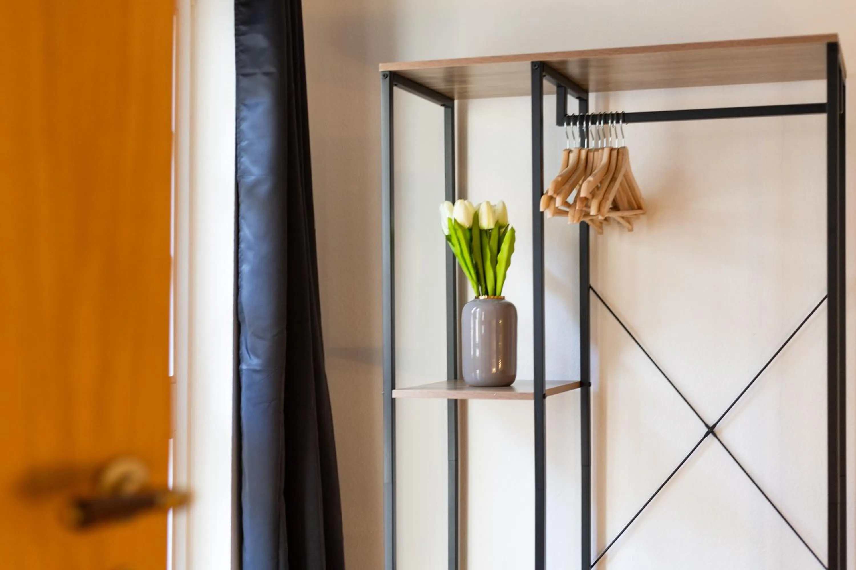 wardrobe in Apartments an der Oper - Innenstadt - Zentral - Küche - Wifi - Powered by Ko-Living