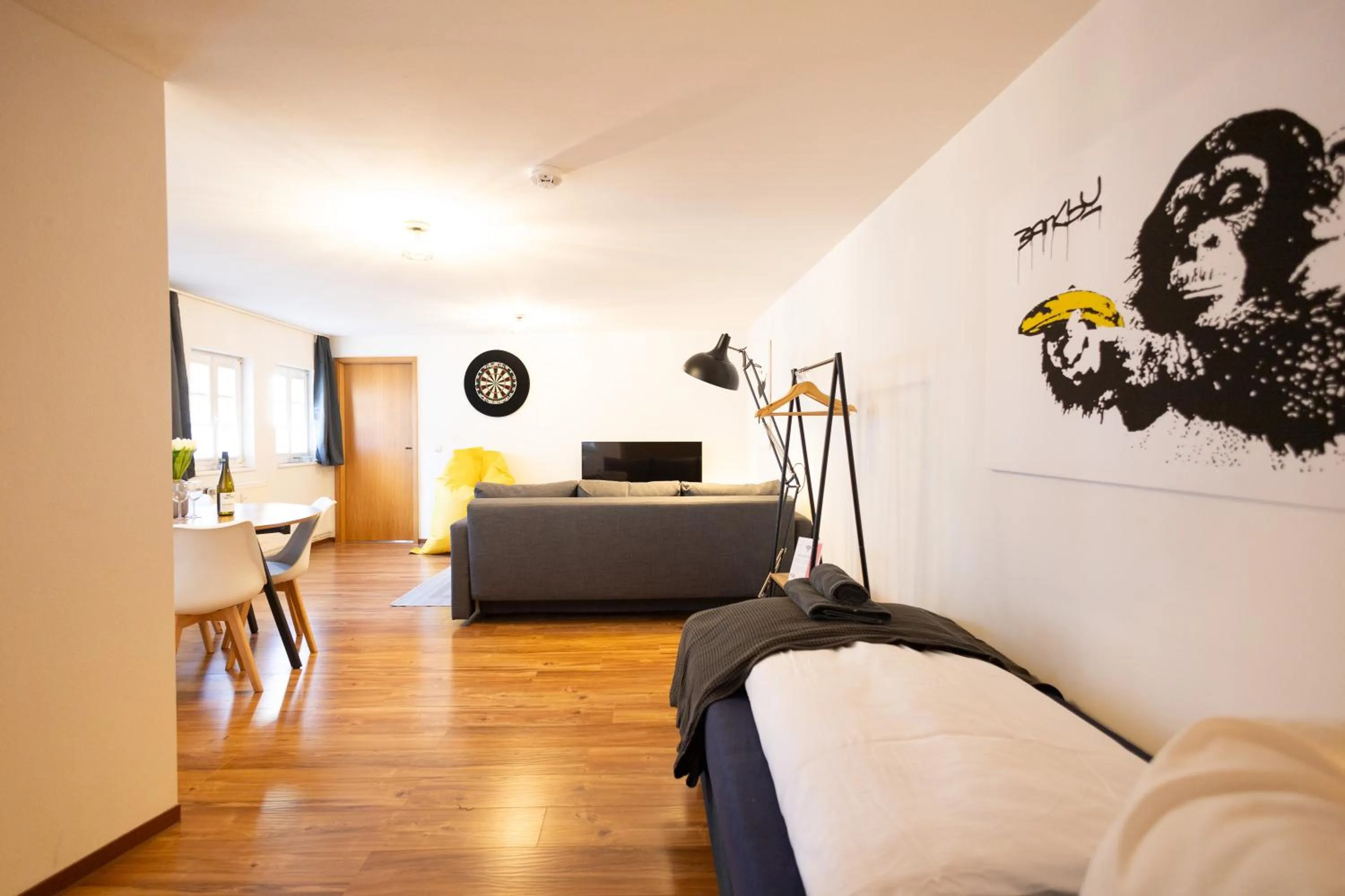 TV and multimedia, Bed in Apartments an der Oper - Innenstadt - Zentral - Küche - Wifi - Powered by Ko-Living