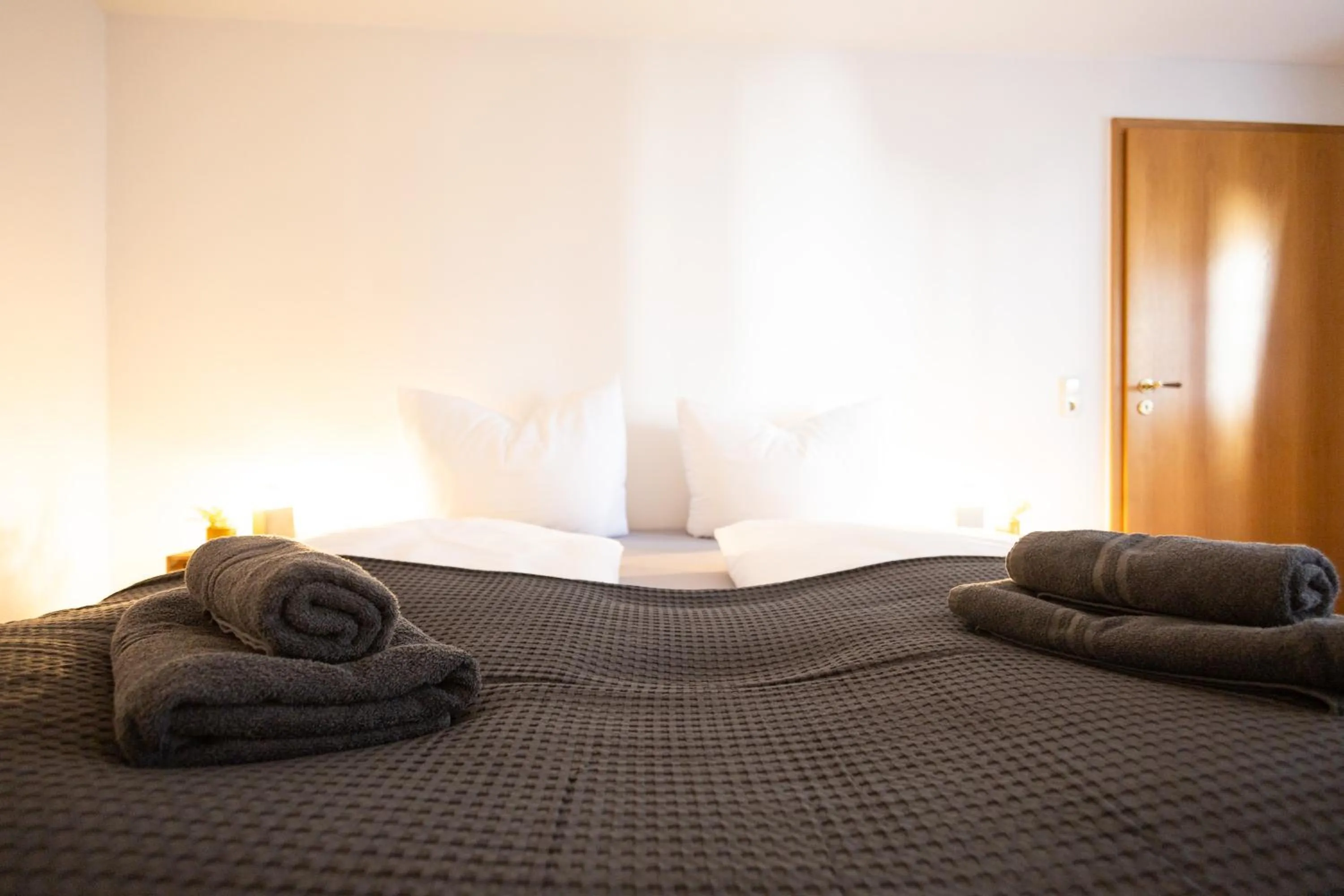 Bed in Apartments an der Oper - Innenstadt - Zentral - Küche - Wifi - Powered by Ko-Living