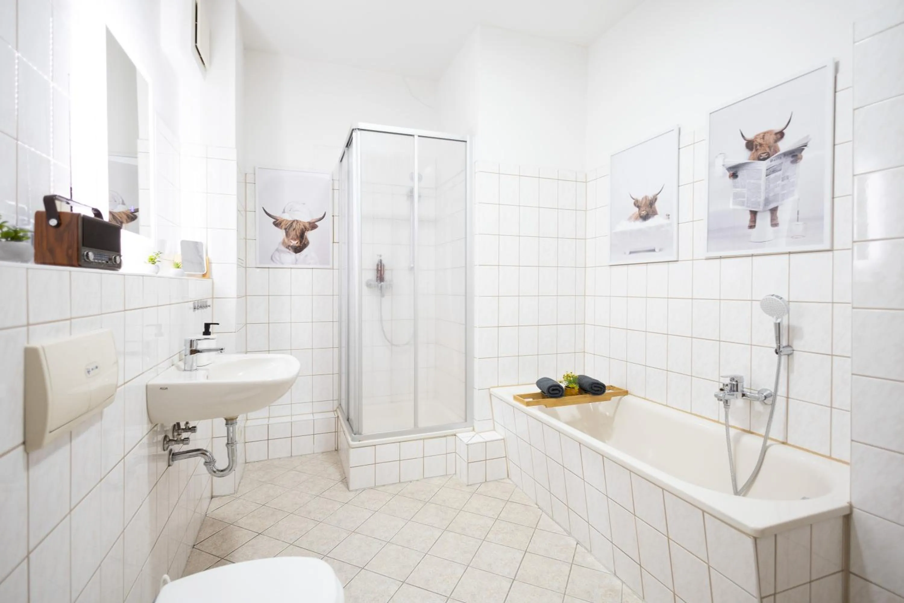 Shower in Apartments an der Oper - Innenstadt - Zentral - Küche - Wifi - Powered by Ko-Living