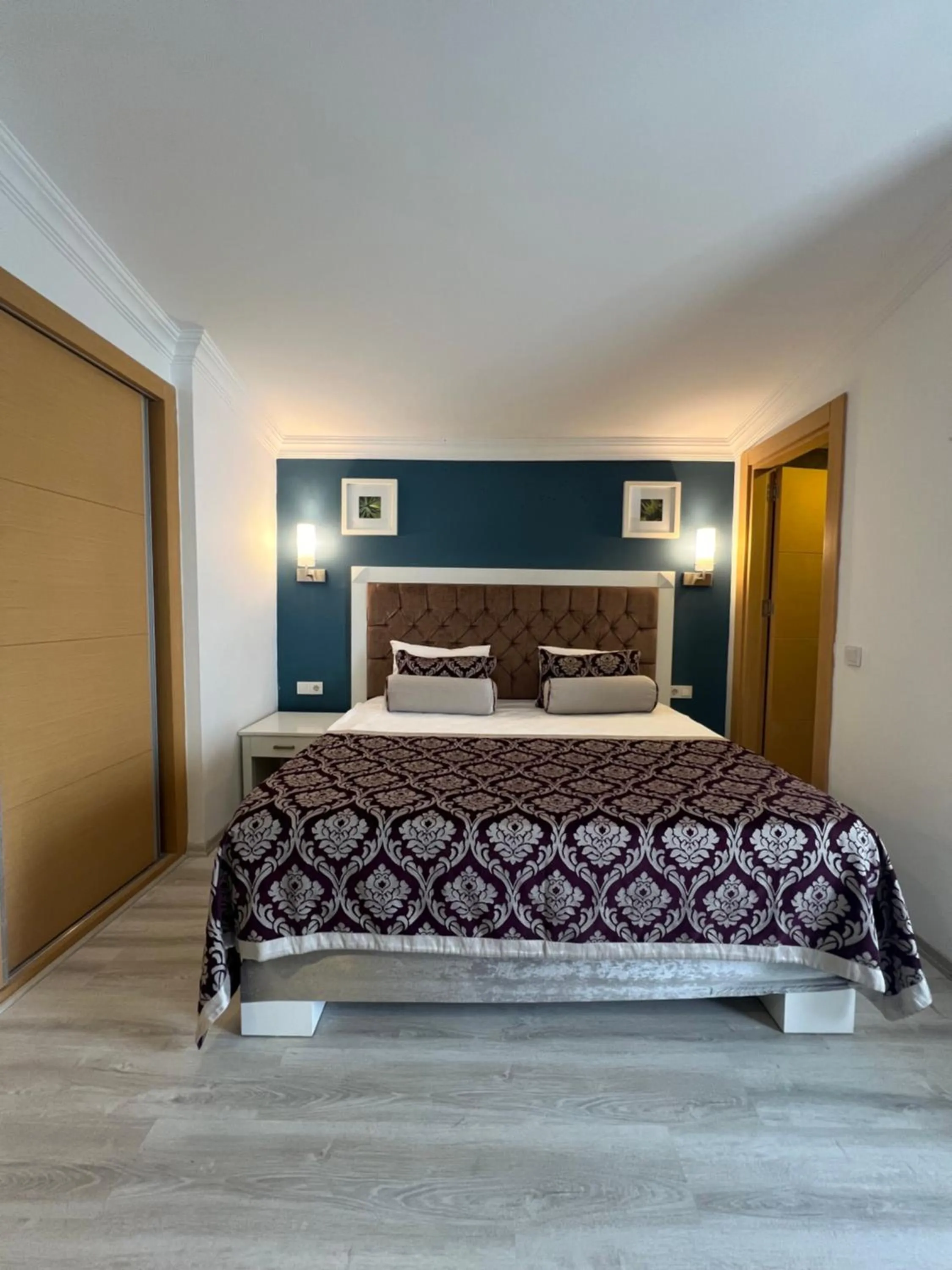 Photo of the whole room, Bed in SL La Perla Hotel Kemer