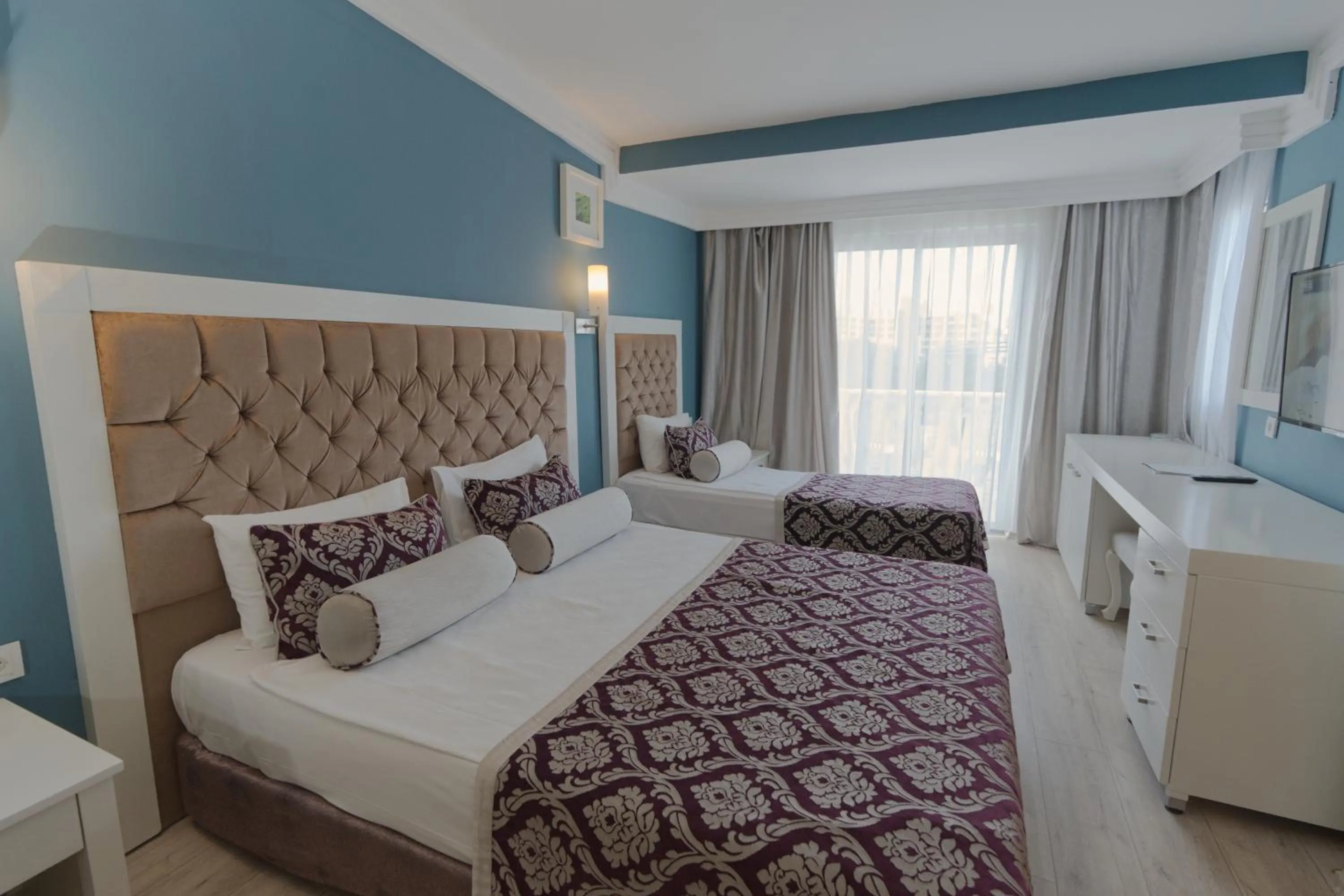 Photo of the whole room, Bed in SL La Perla Hotel Kemer