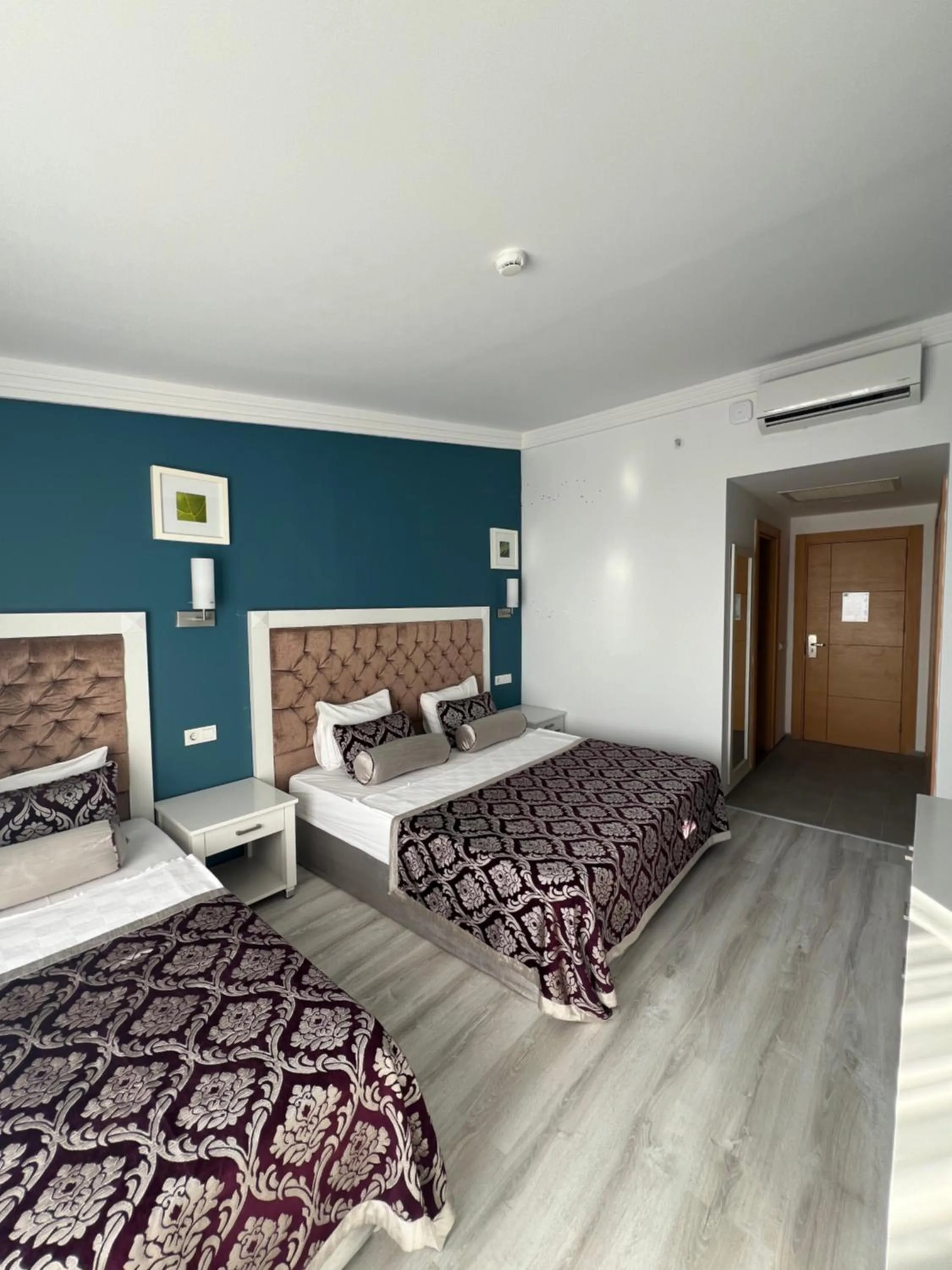 Photo of the whole room, Bed in SL La Perla Hotel Kemer