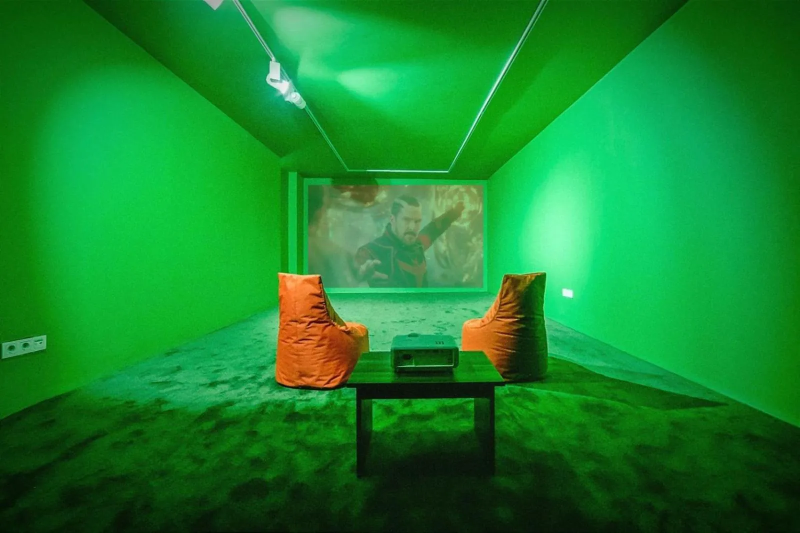 Communal lounge/ TV room in Manu Startup House