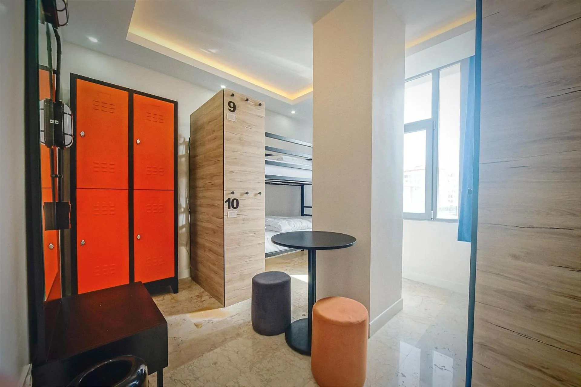 Photo of the whole room in Manu Startup House