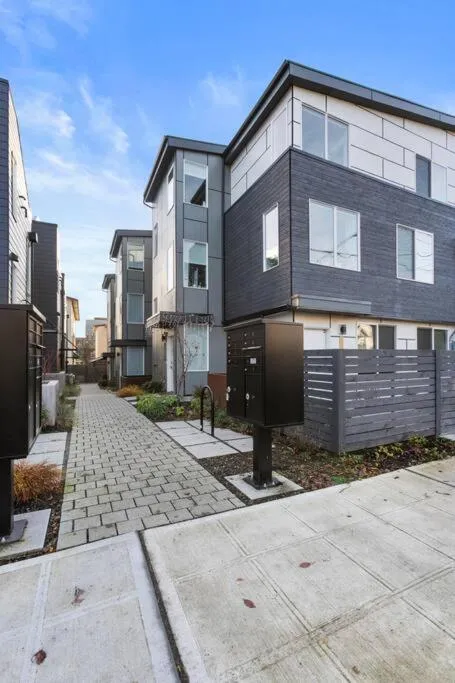 Modern Sustainable Design in Ballard - 92 Wlkscore