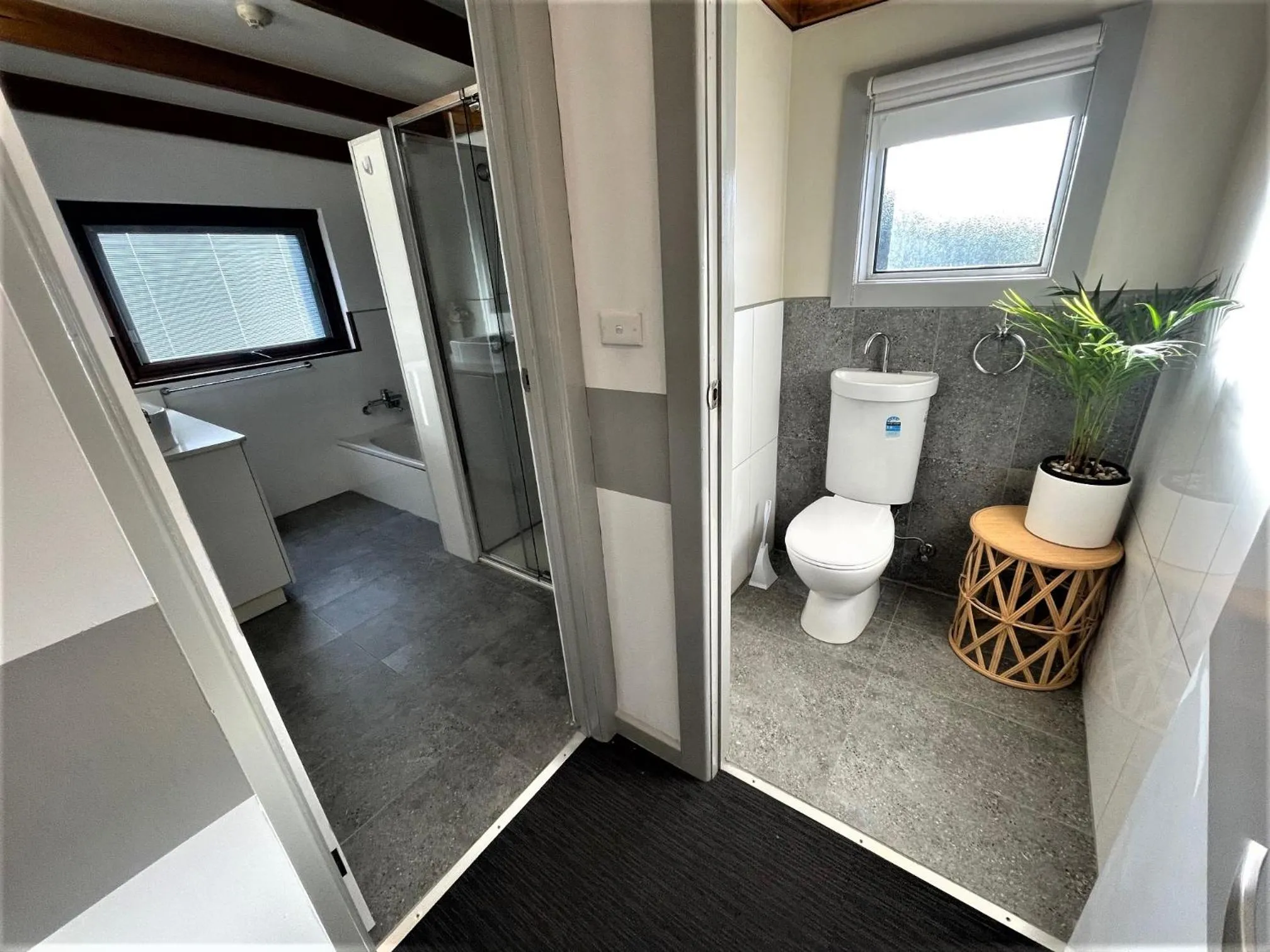 Toilet in Oakleigh House