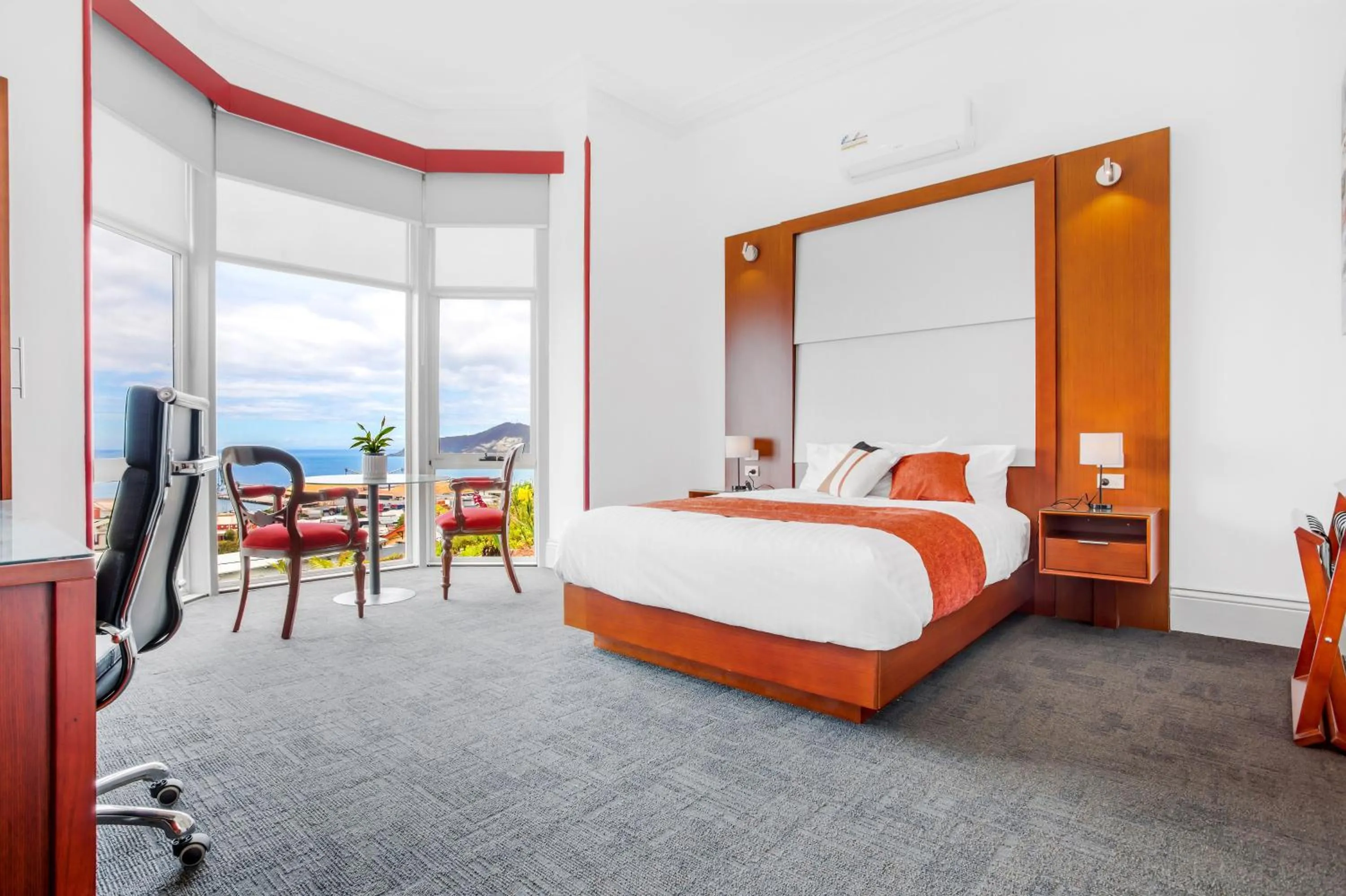 Photo of the whole room, Bed in Oakleigh House