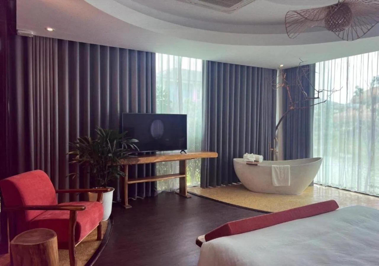 Bath in Minawa Kenhga Resort & Spa Ninh Binh