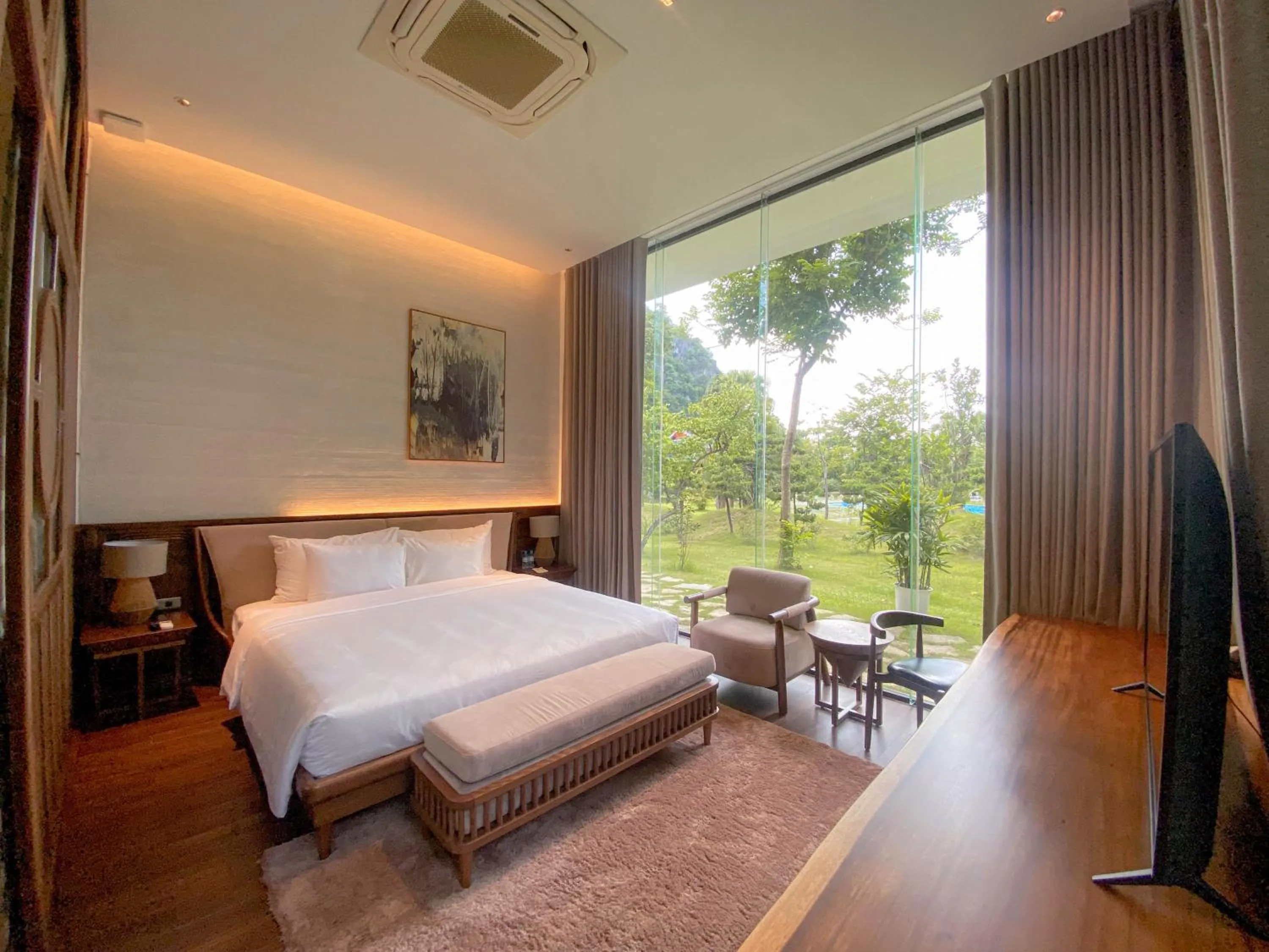 Bedroom, Bed in Minawa Kenhga Resort & Spa Ninh Binh