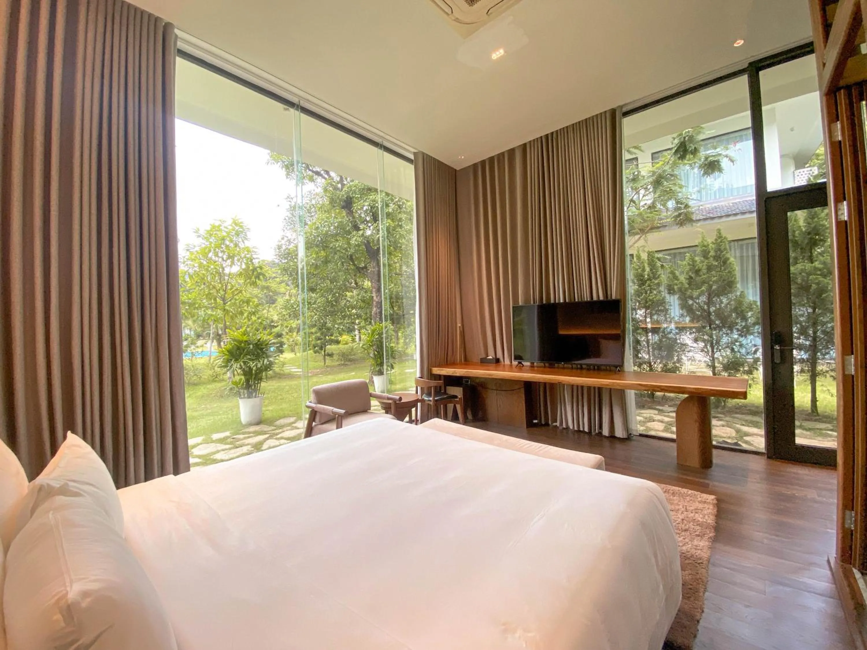 Bedroom, Bed in Minawa Kenhga Resort & Spa Ninh Binh