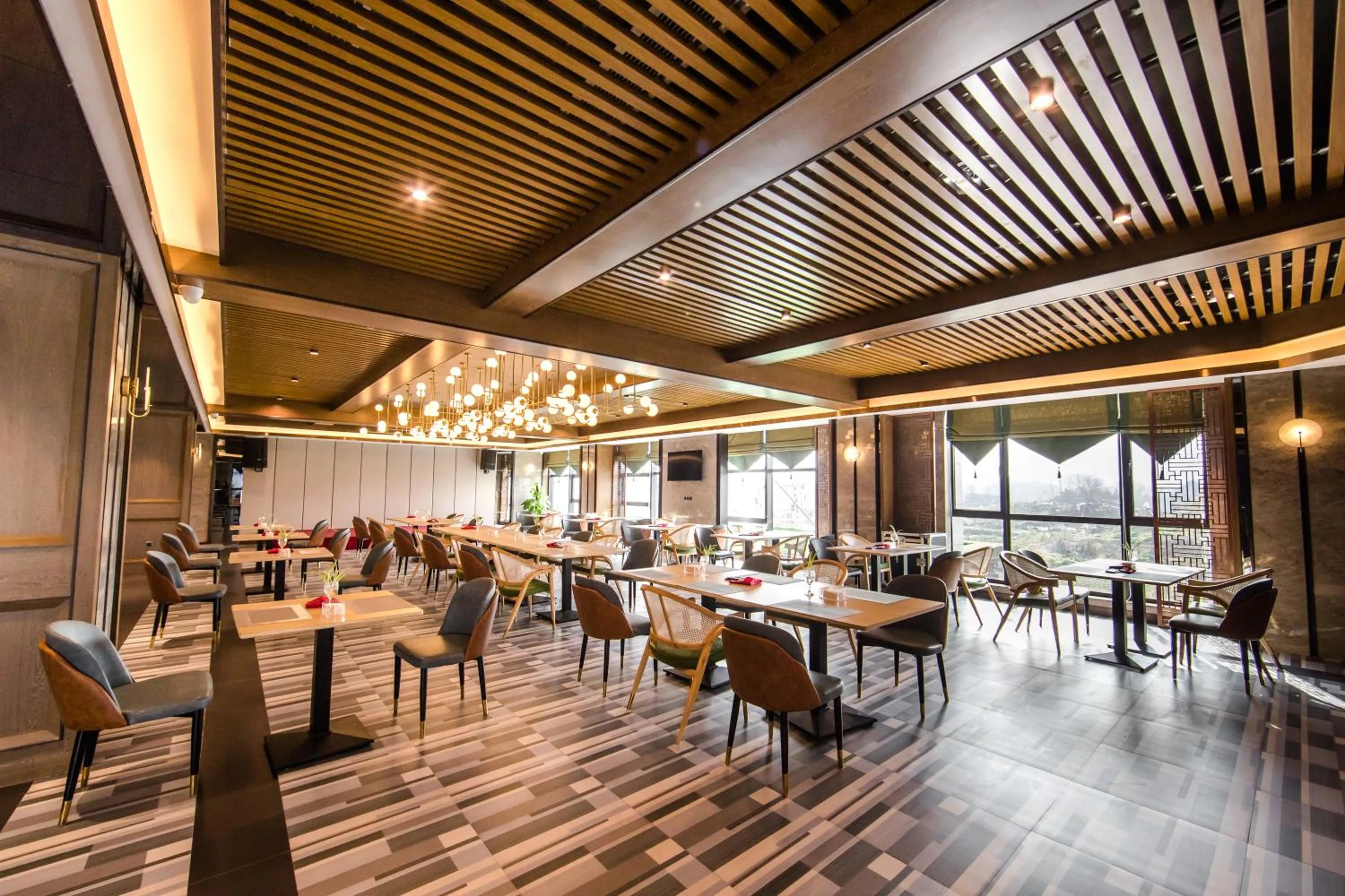 Restaurant/places to eat in Hilmanhomeful Hotel - Caijia Subway Station