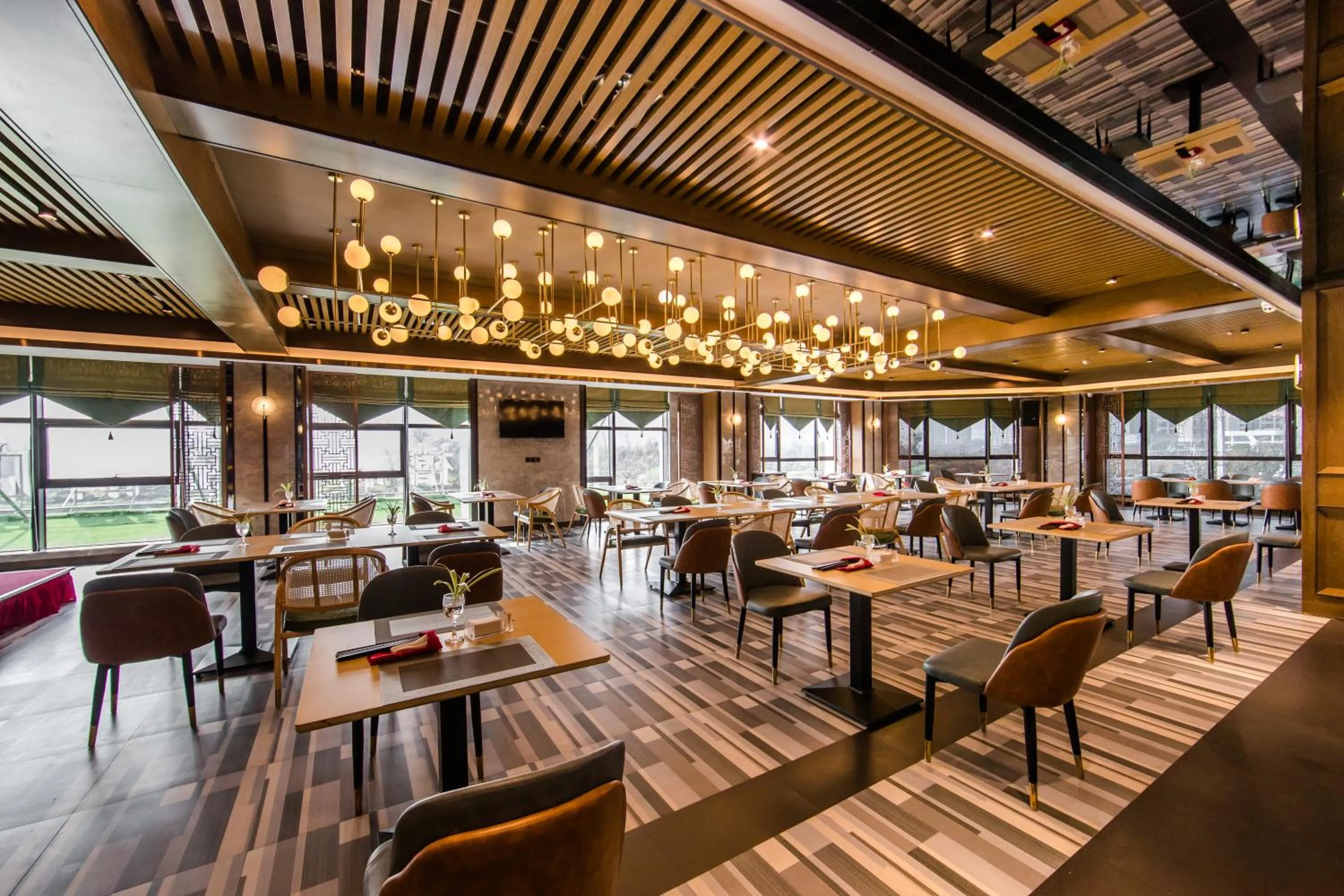 Restaurant/places to eat in Hilmanhomeful Hotel - Caijia Subway Station