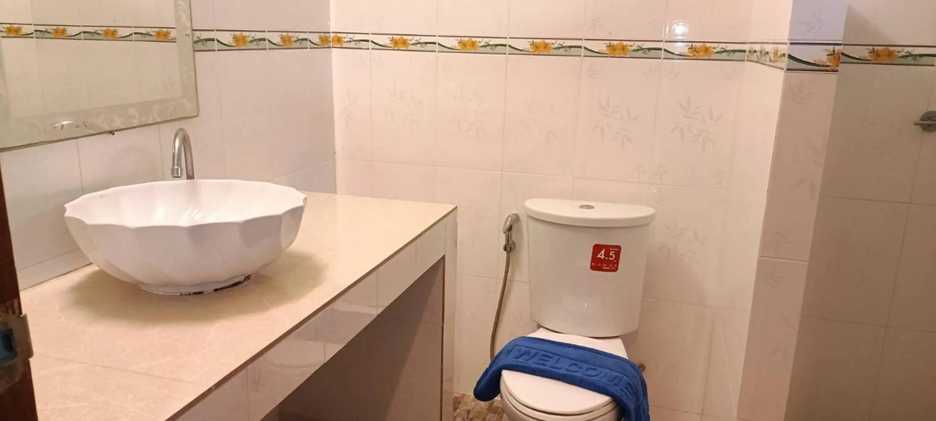Toilet in Baan Suan Villas Resort