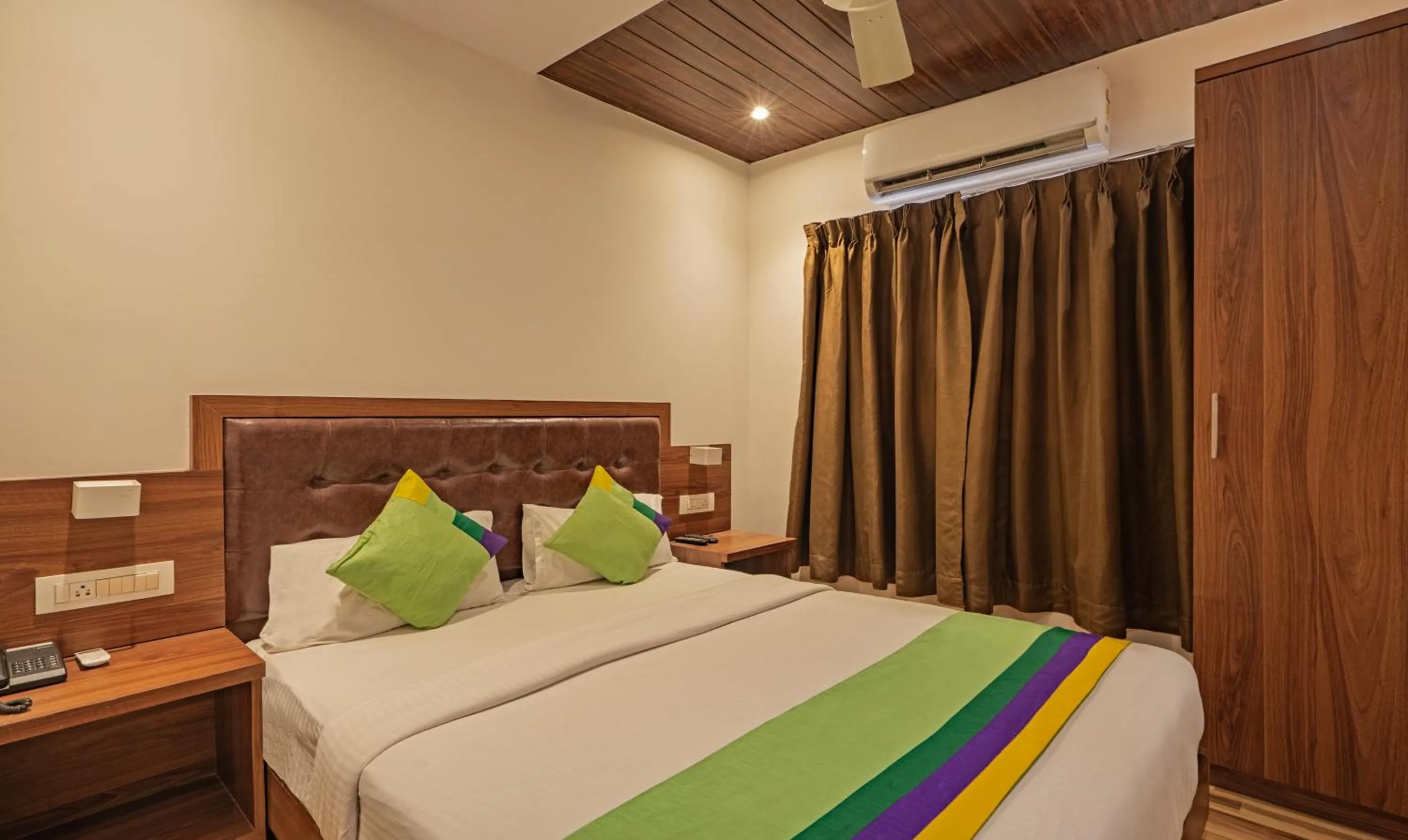 Bed in Treebo Seven Olives