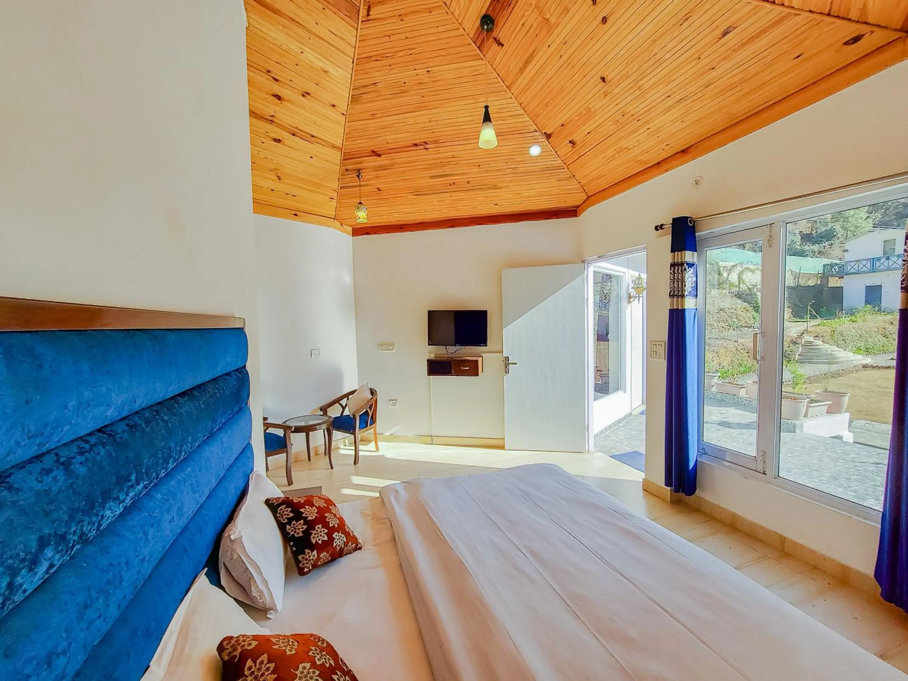 Photo of the whole room, Bed in Blossom Bliss Resort