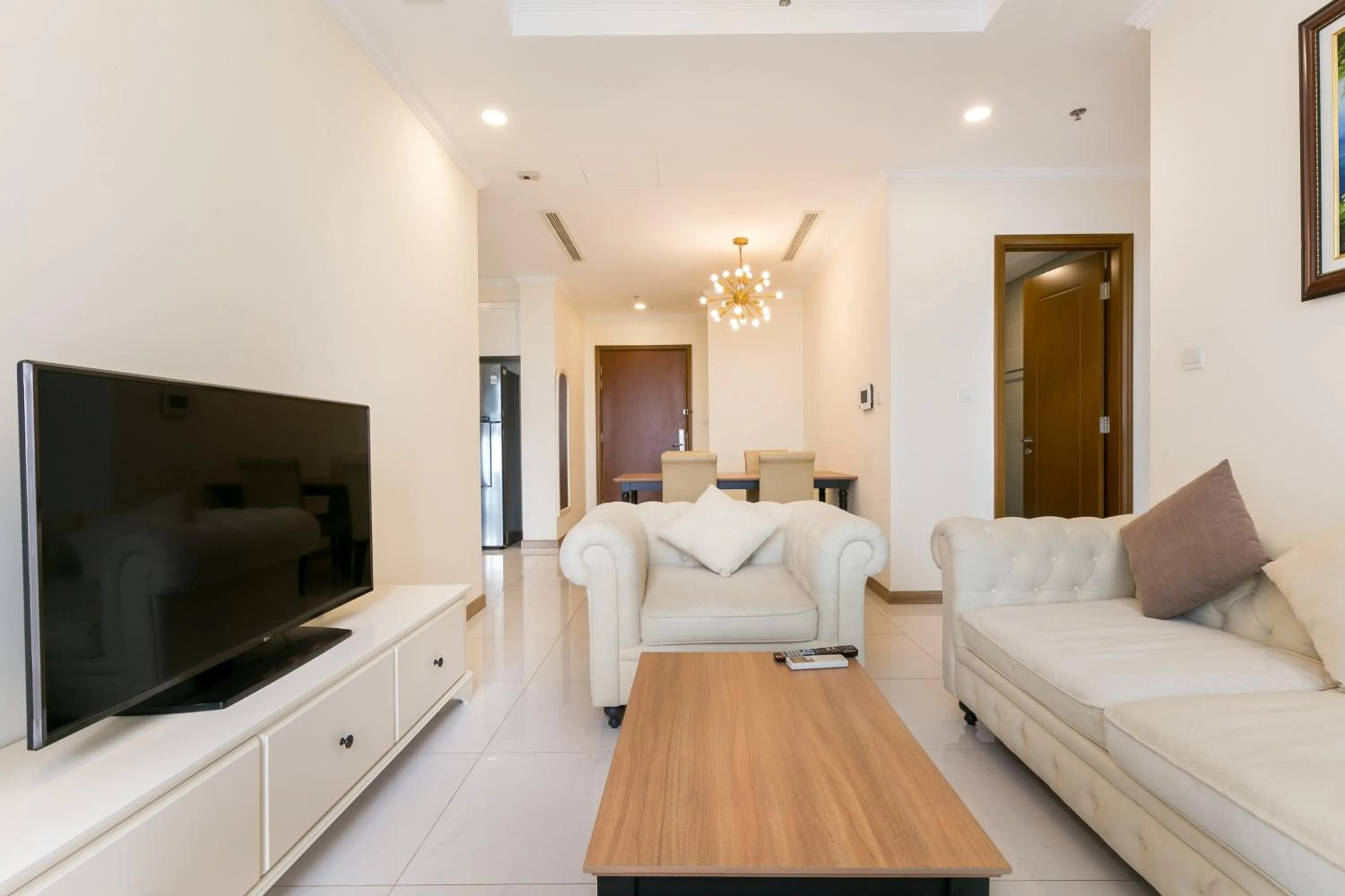 Communal lounge/ TV room in Elvita Landmark Luxury Residence