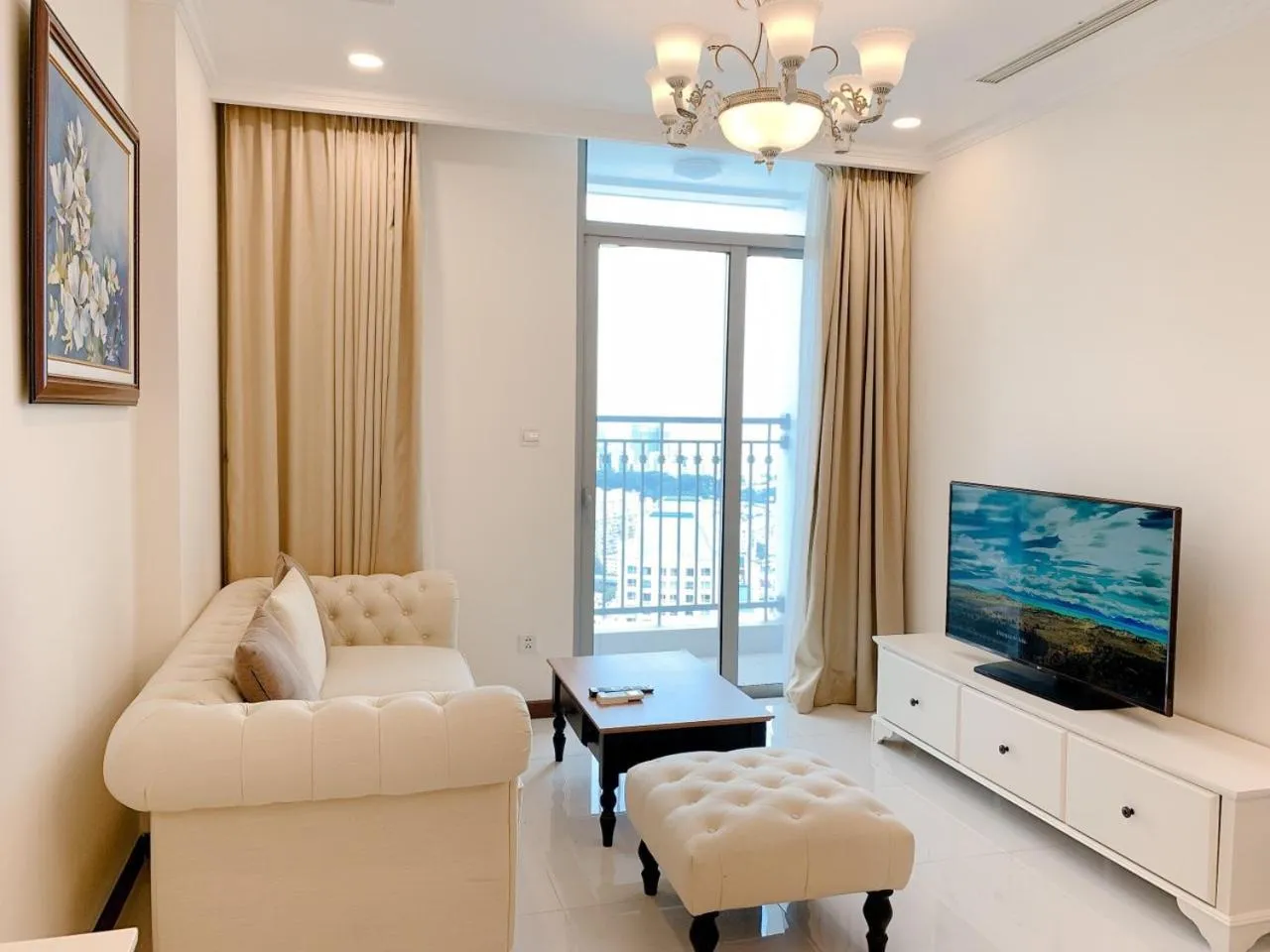 Communal lounge/ TV room in Elvita Landmark Luxury Residence