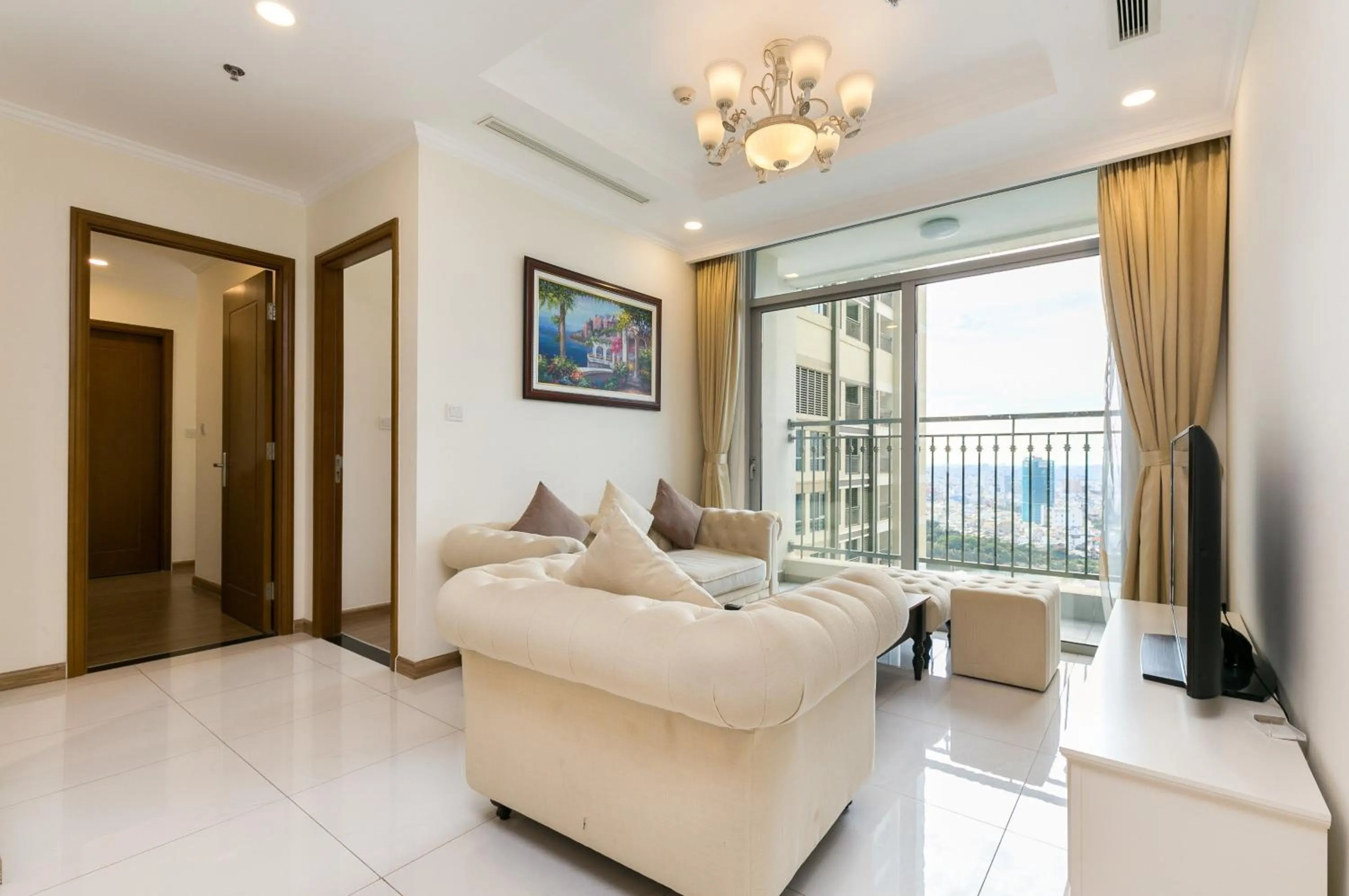 Communal lounge/ TV room, Bed in Elvita Landmark Luxury Residence