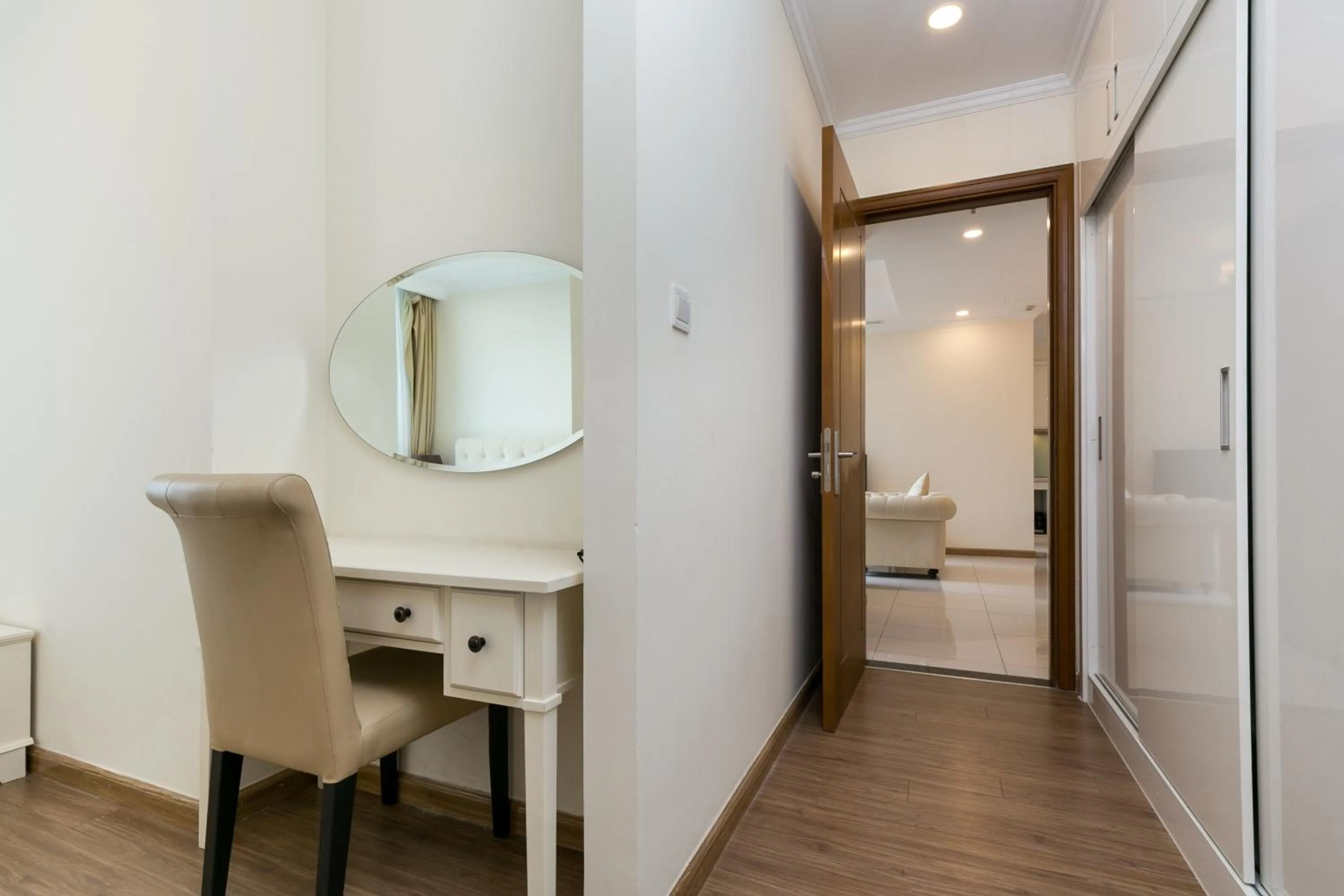 wardrobe in Elvita Landmark Luxury Residence