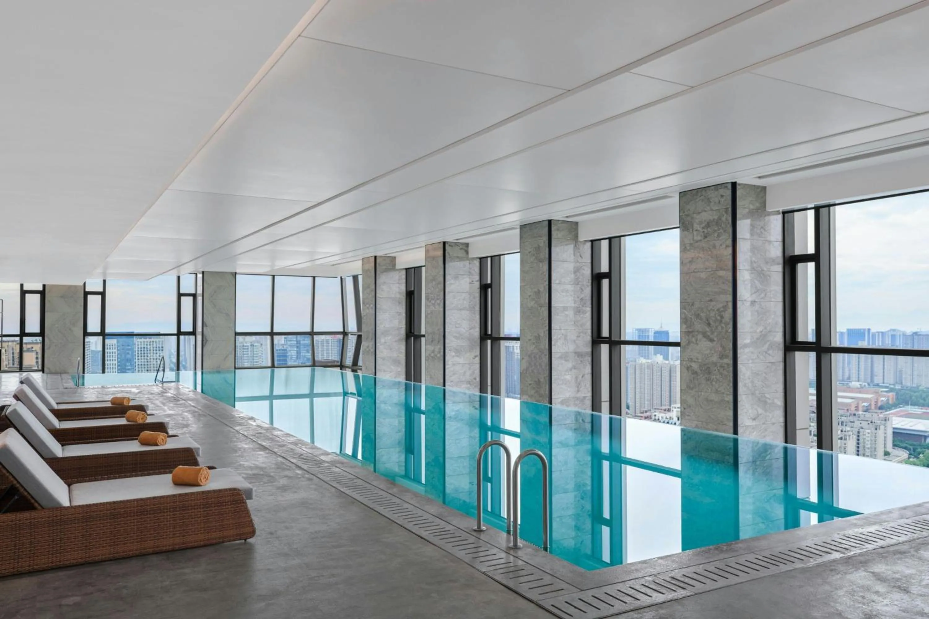 Swimming pool in JW Marriott Hotel Xi'an