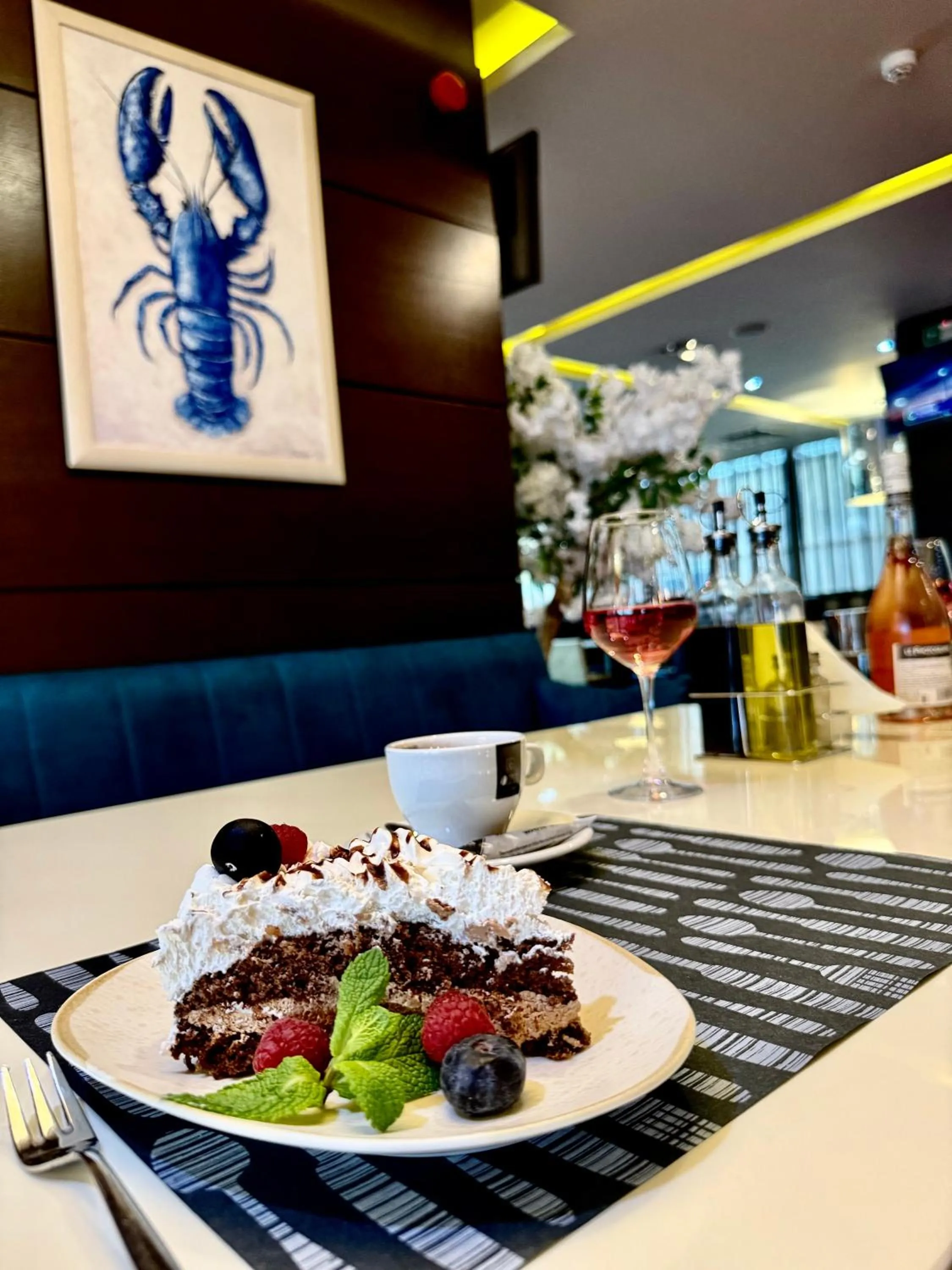 Restaurant/places to eat in Hotel Dream