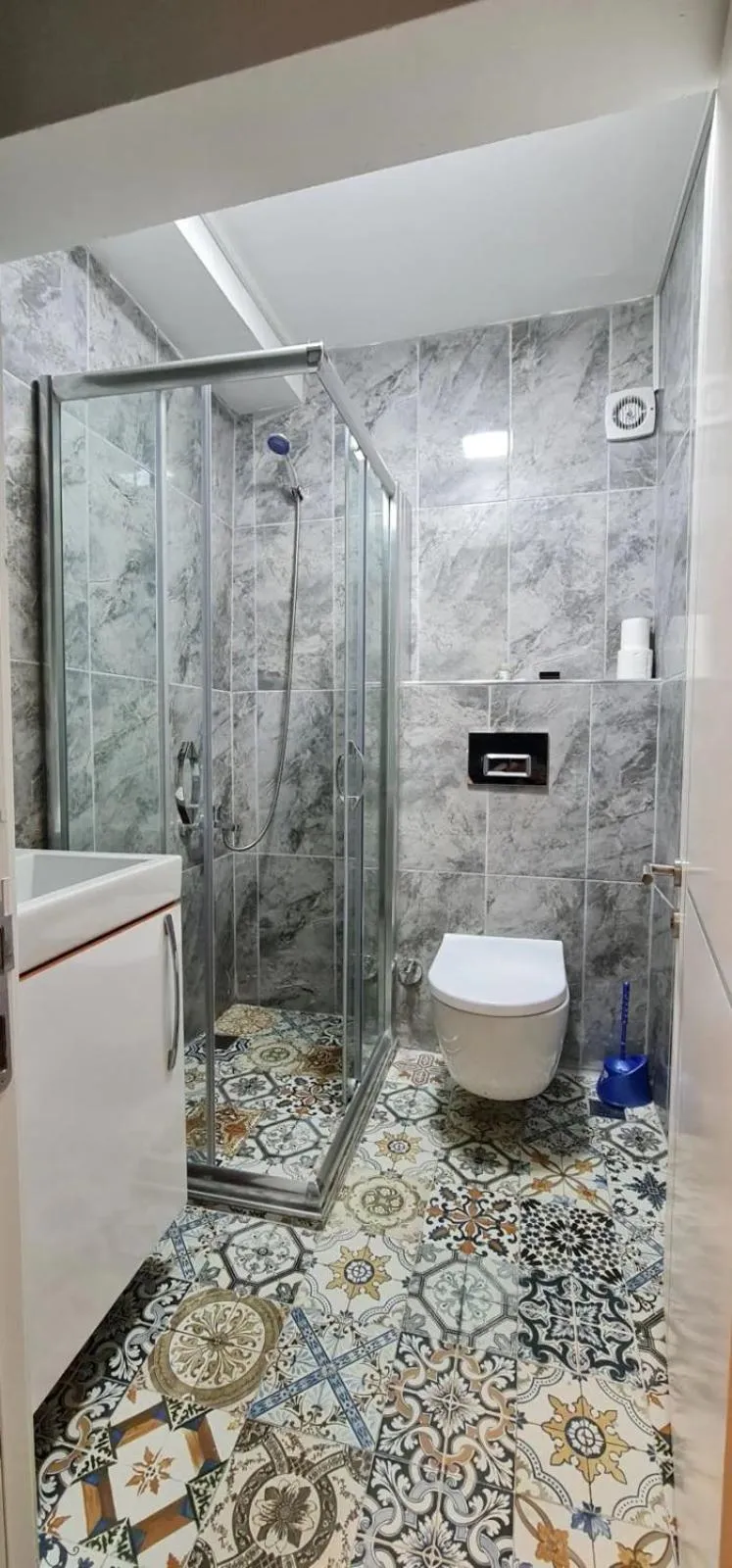 Shower in Holy Galata Hotel