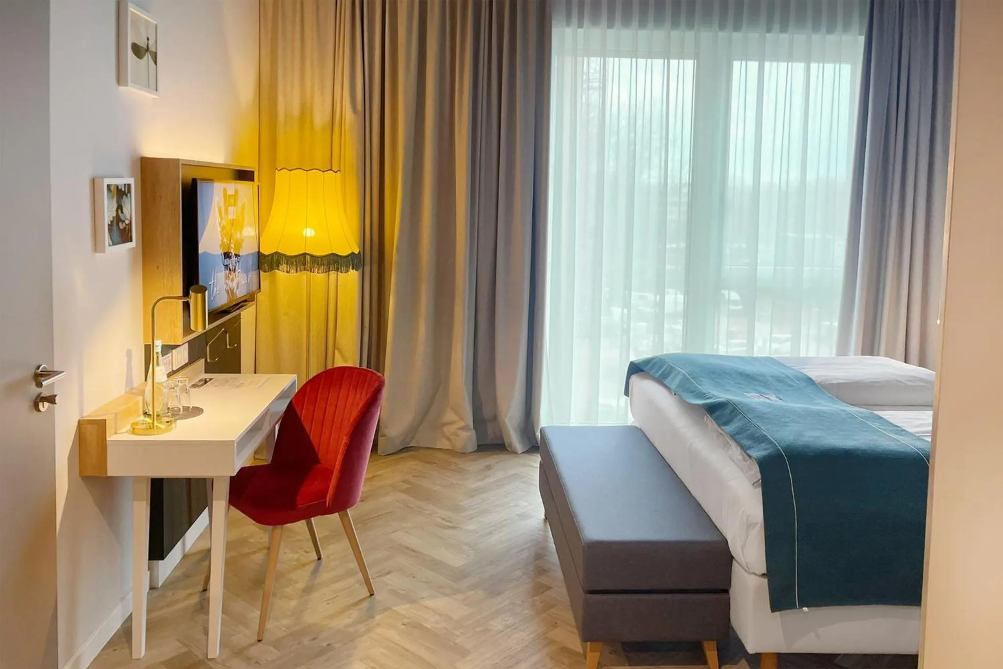 Photo of the whole room, Bed in Holiday Inn - the niu, Flower Konstanz by IHG