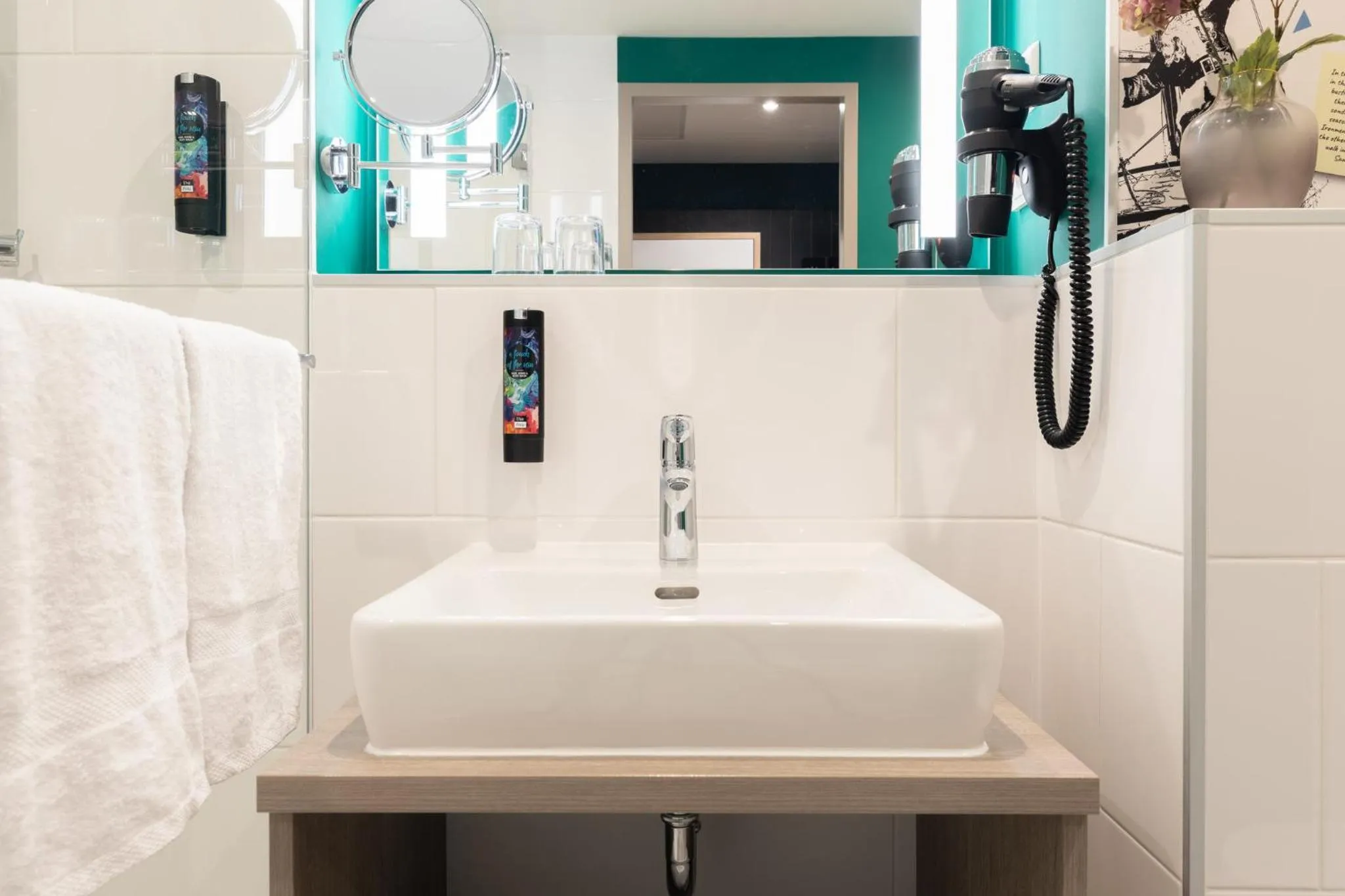 Bathroom in Holiday Inn - the niu, Flower Konstanz by IHG