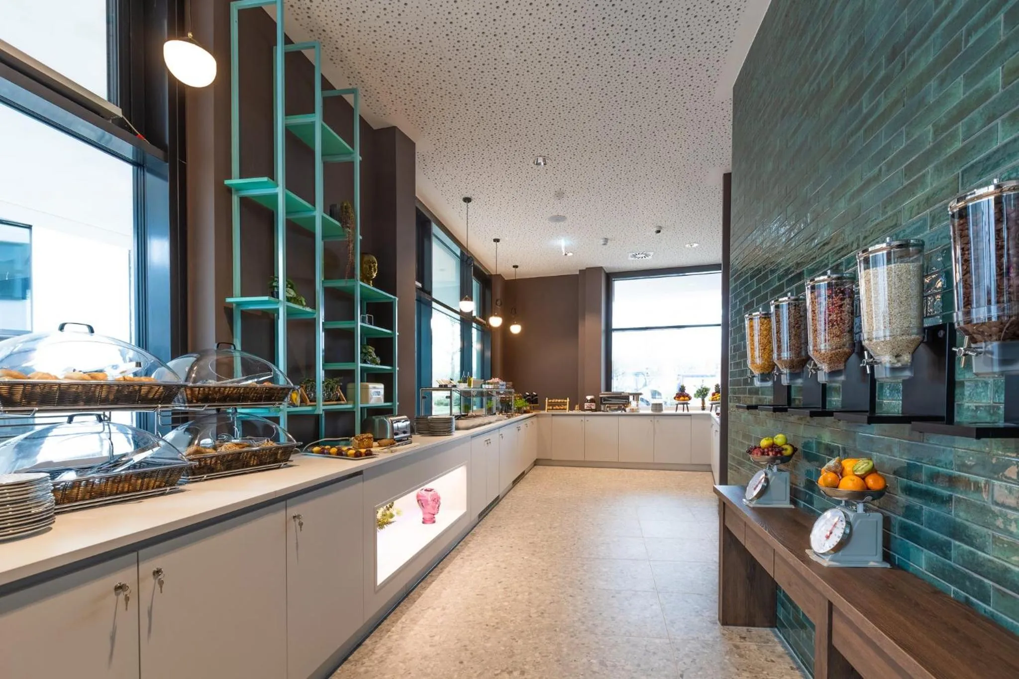 Restaurant/places to eat in Holiday Inn-the niu, Wave Karlsruhe Oststadt by IHG